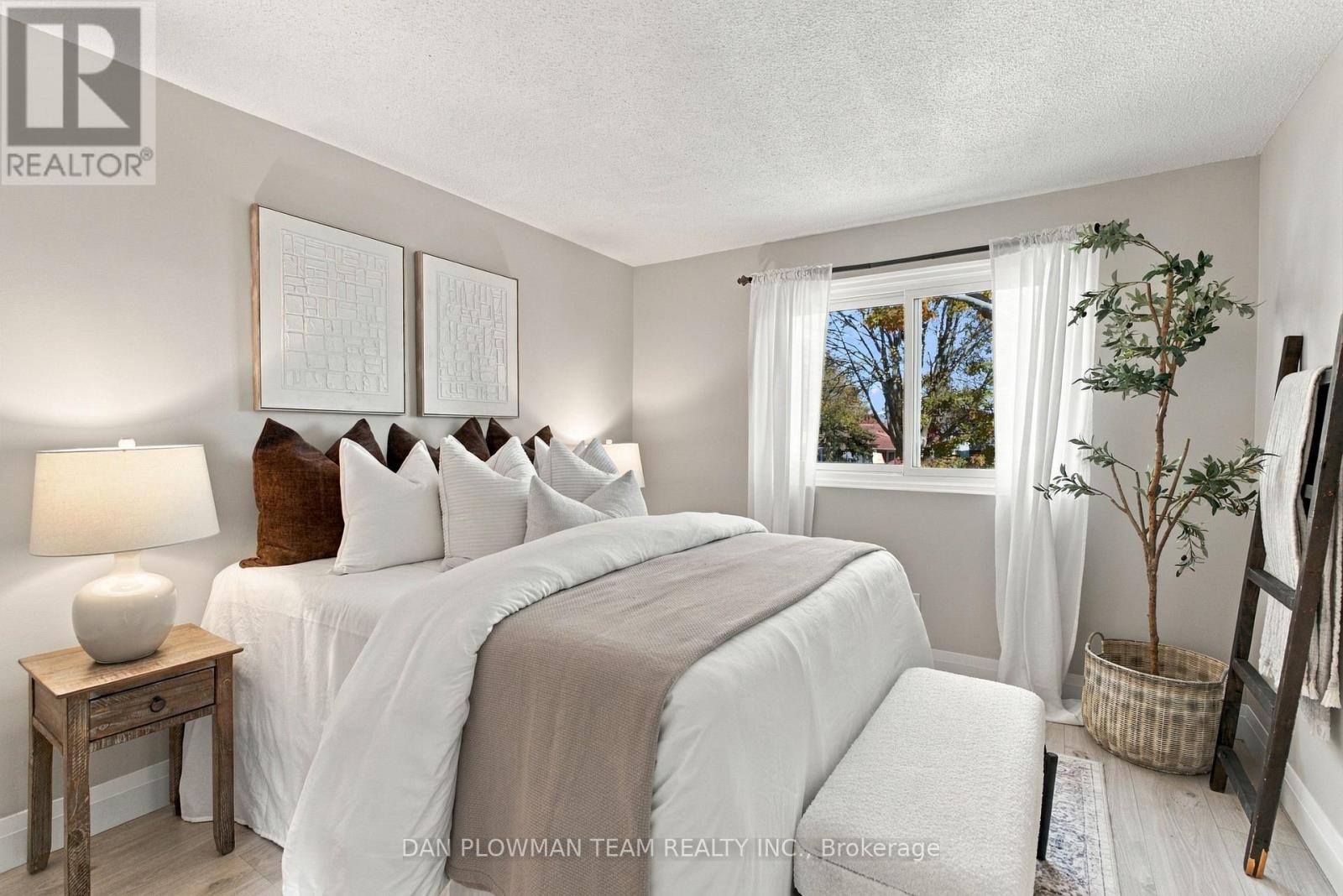 1385 Fenelon Crescent Property Photo 15