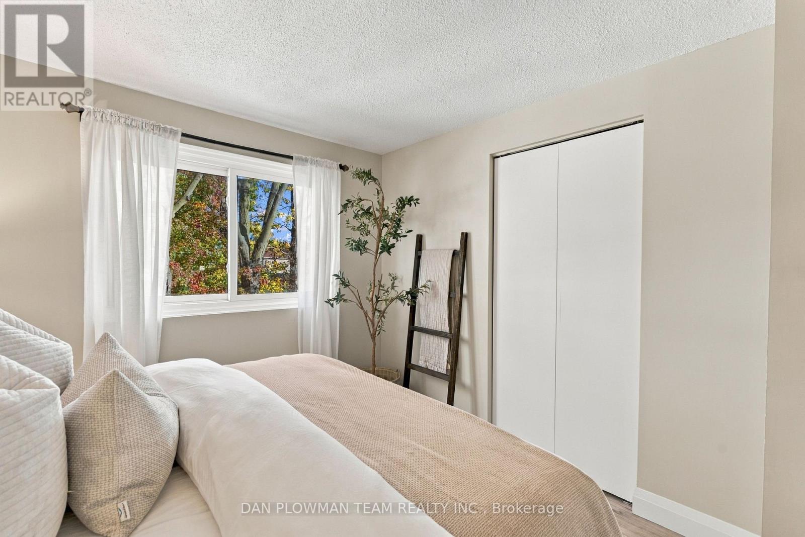 1385 Fenelon Crescent Property Photo 17
