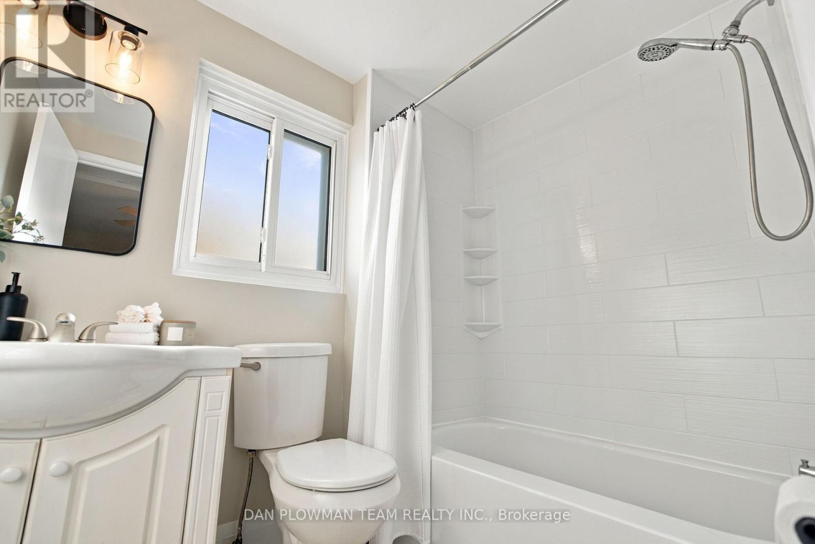 1385 Fenelon Crescent Property Photo 18