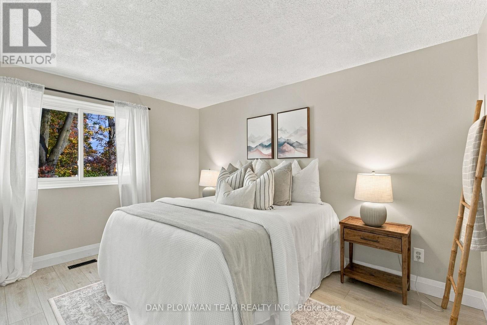 1385 Fenelon Crescent Property Photo 19