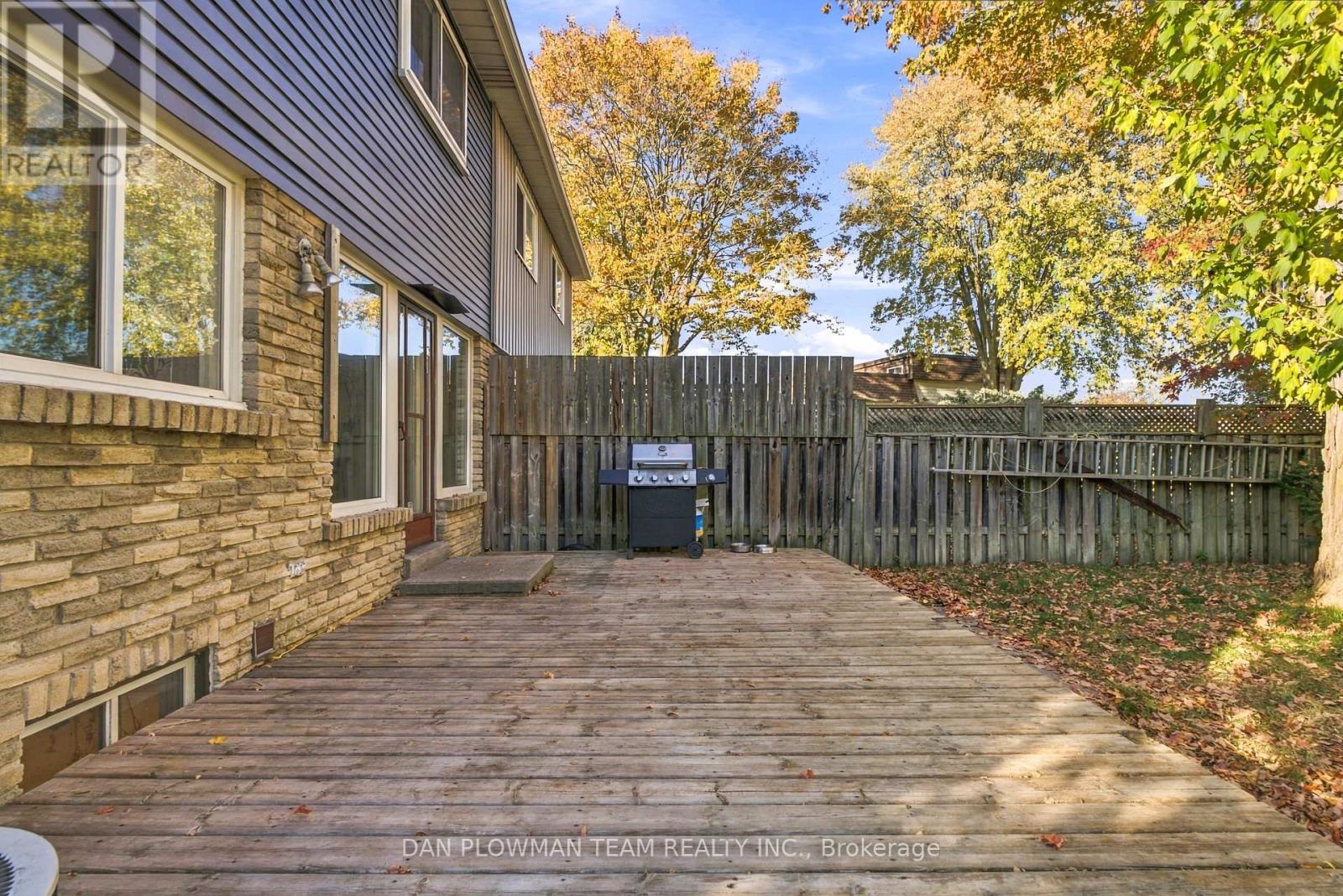 1385 Fenelon Crescent Property Photo 24