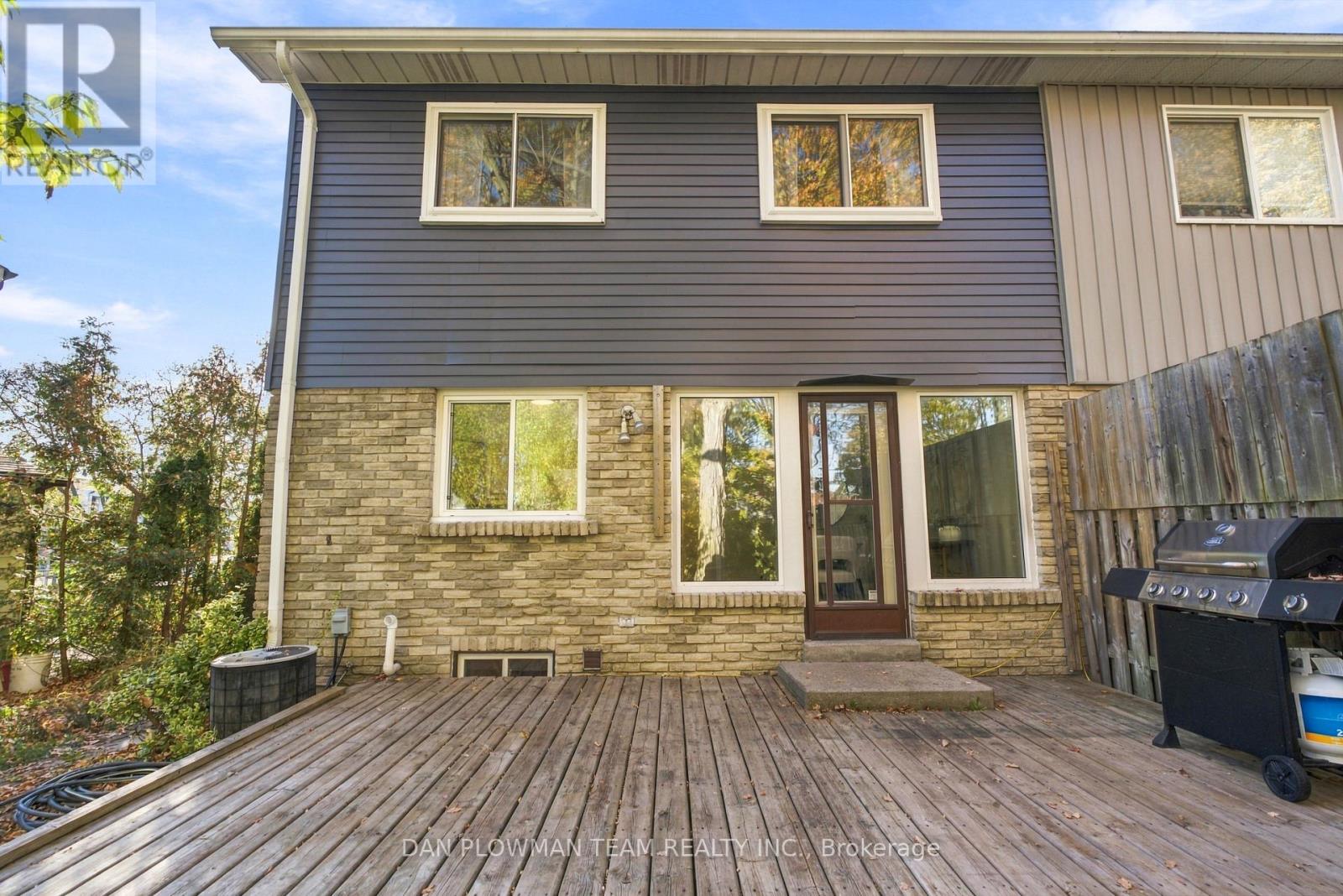 1385 Fenelon Crescent Property Photo 25