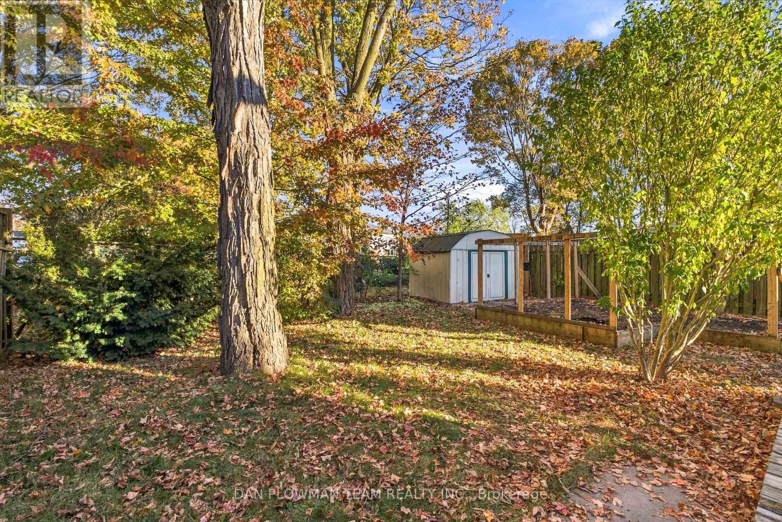 1385 Fenelon Crescent Property Photo 26