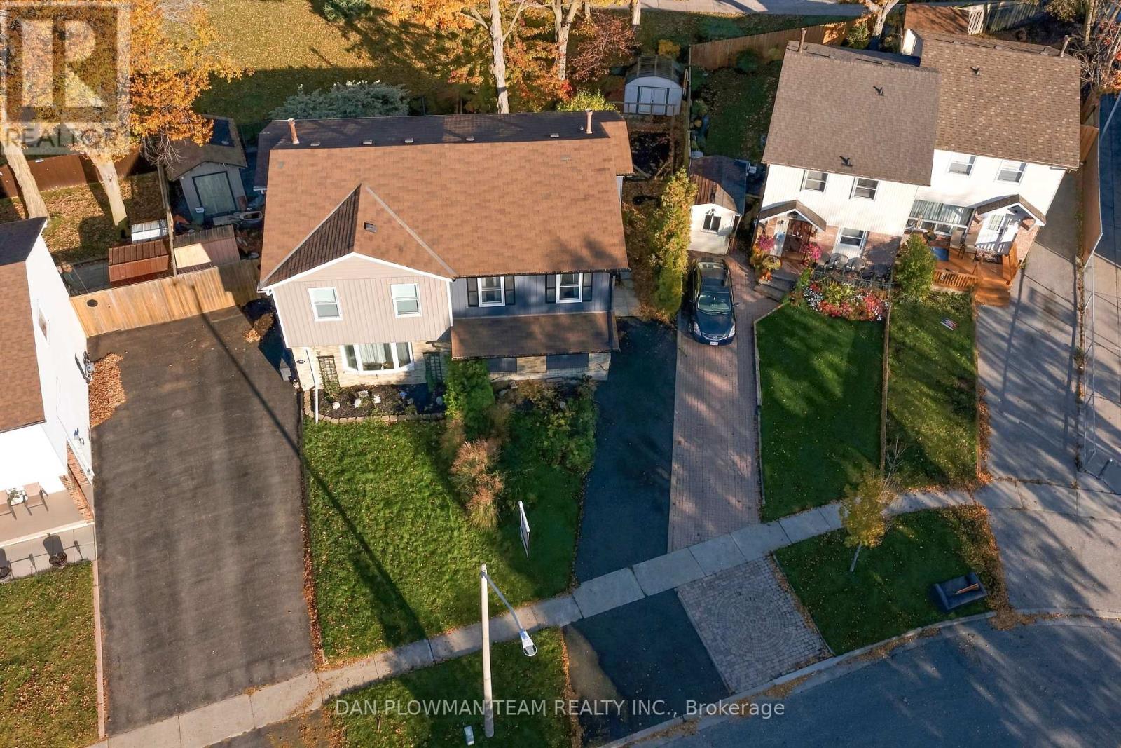 1385 Fenelon Crescent Property Photo 27