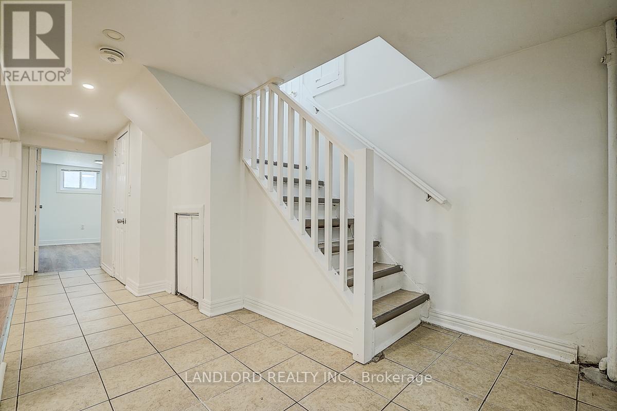 Lower - 79 O'connor Drive Property Photo 9