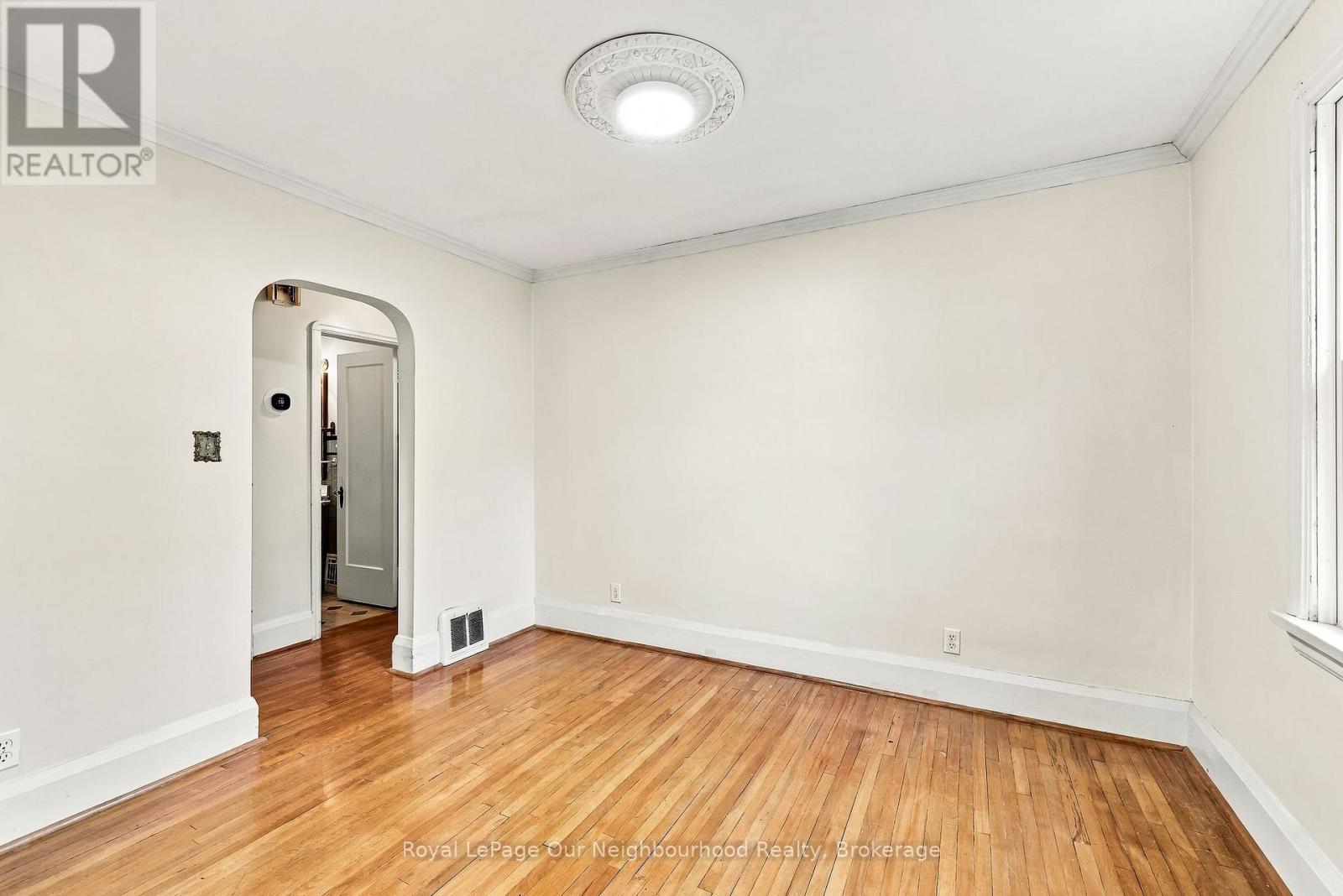 868 Grierson Street Property Photo 8