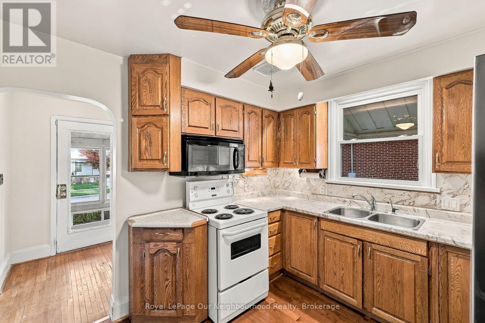 868 Grierson Street Property Photo 12