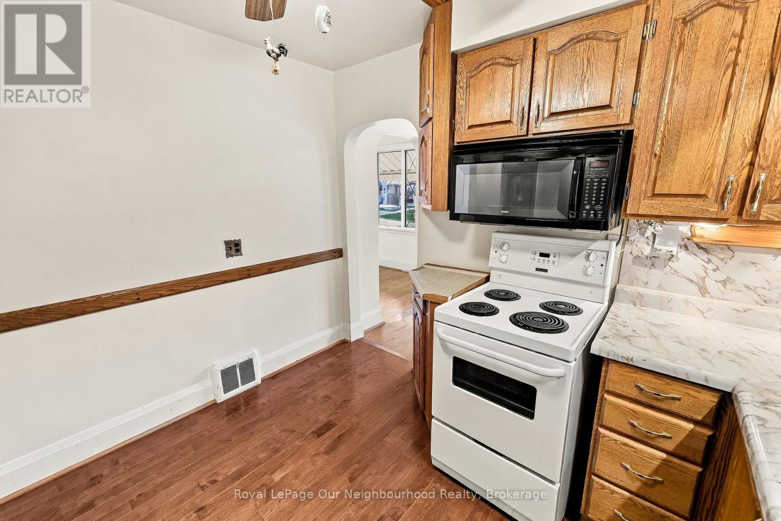 868 Grierson Street Property Photo 13