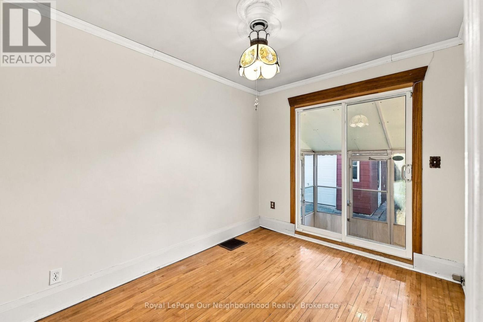 868 Grierson Street Property Photo 14