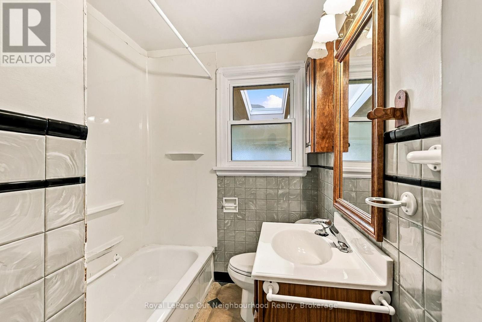 868 Grierson Street Property Photo 19