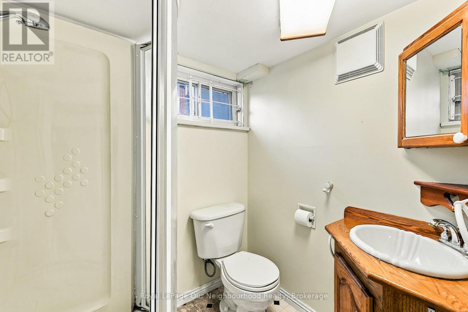 868 Grierson Street Property Photo 29