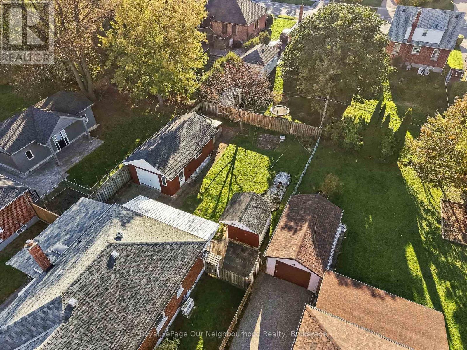 868 Grierson Street Property Photo 40