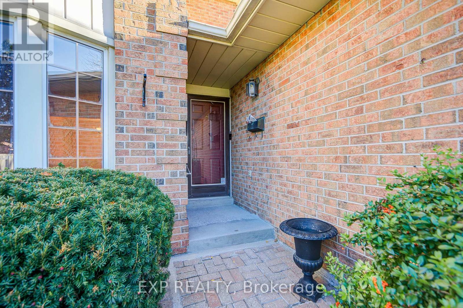 47 Longsword Drive Property Photo 4