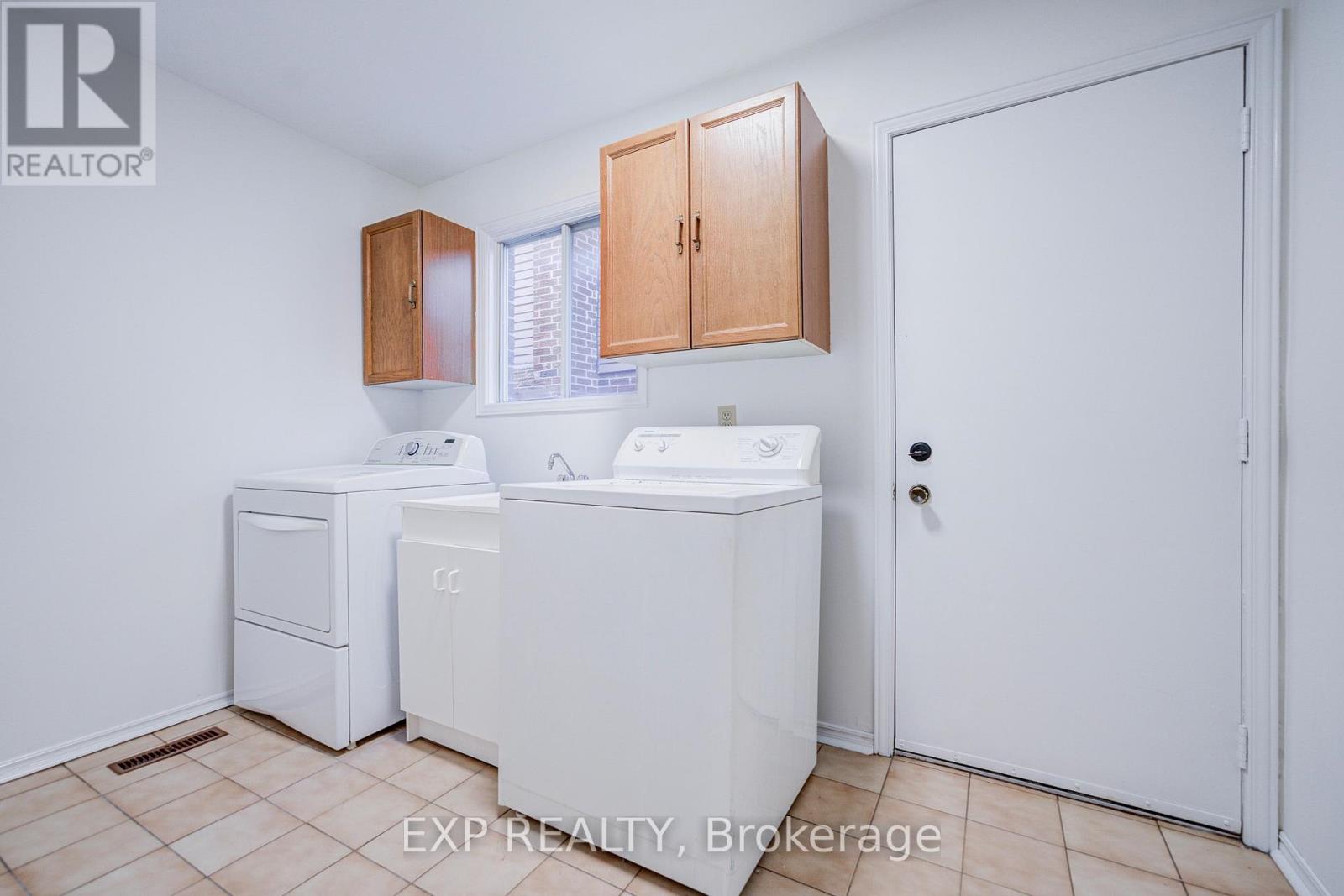 47 Longsword Drive Property Photo 11
