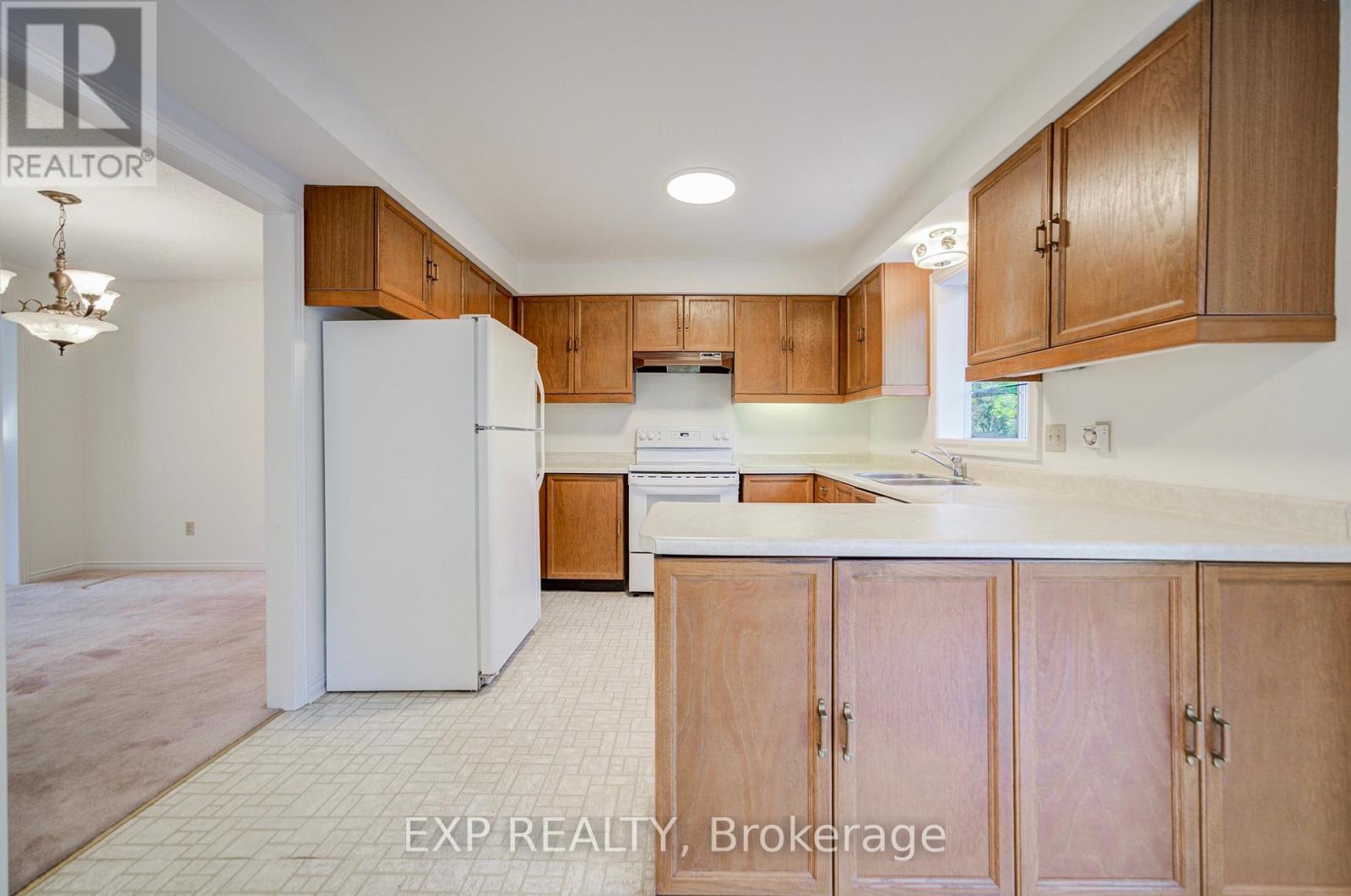 47 Longsword Drive Property Photo 17