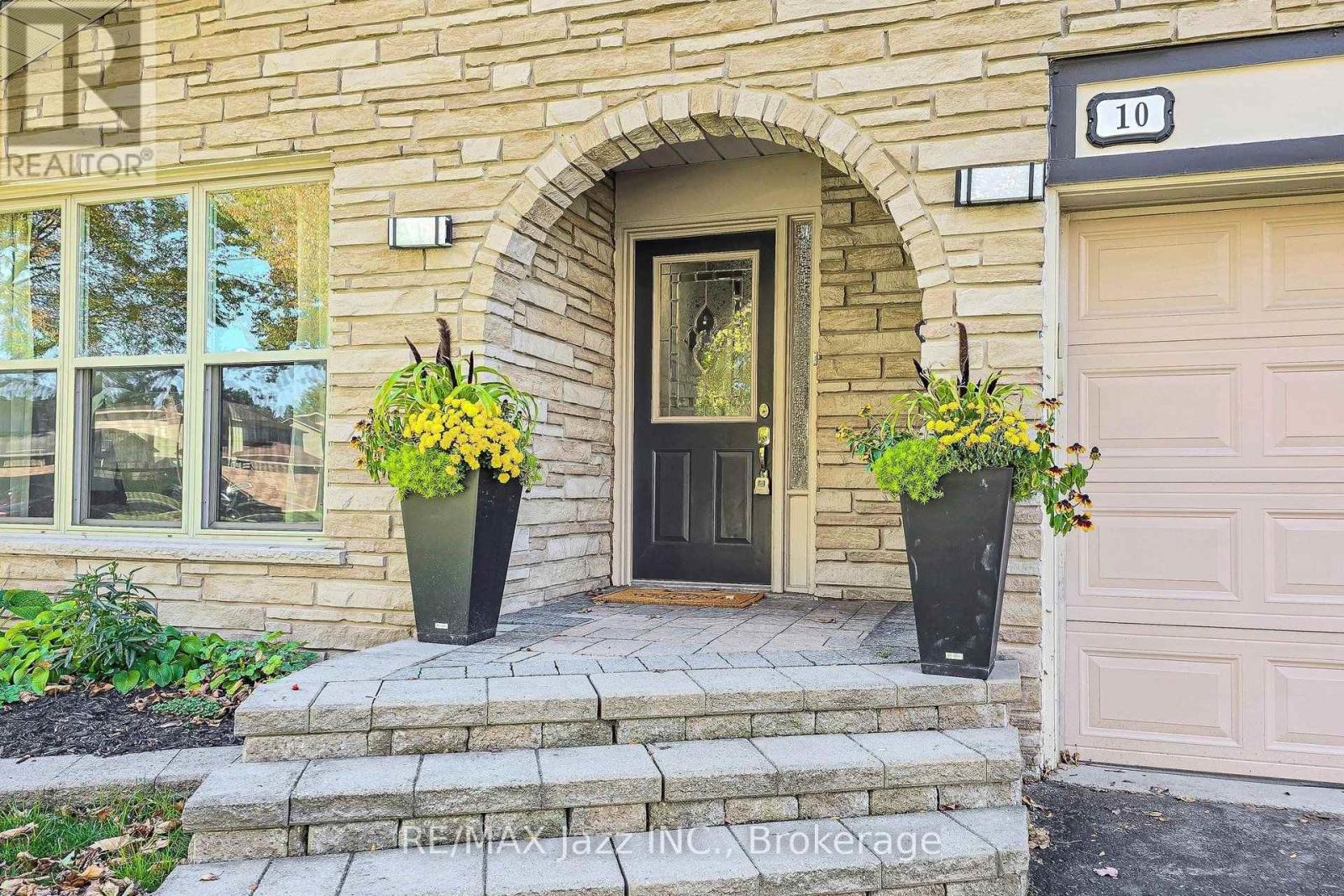 10 Trinity Crescent Property Photo 3