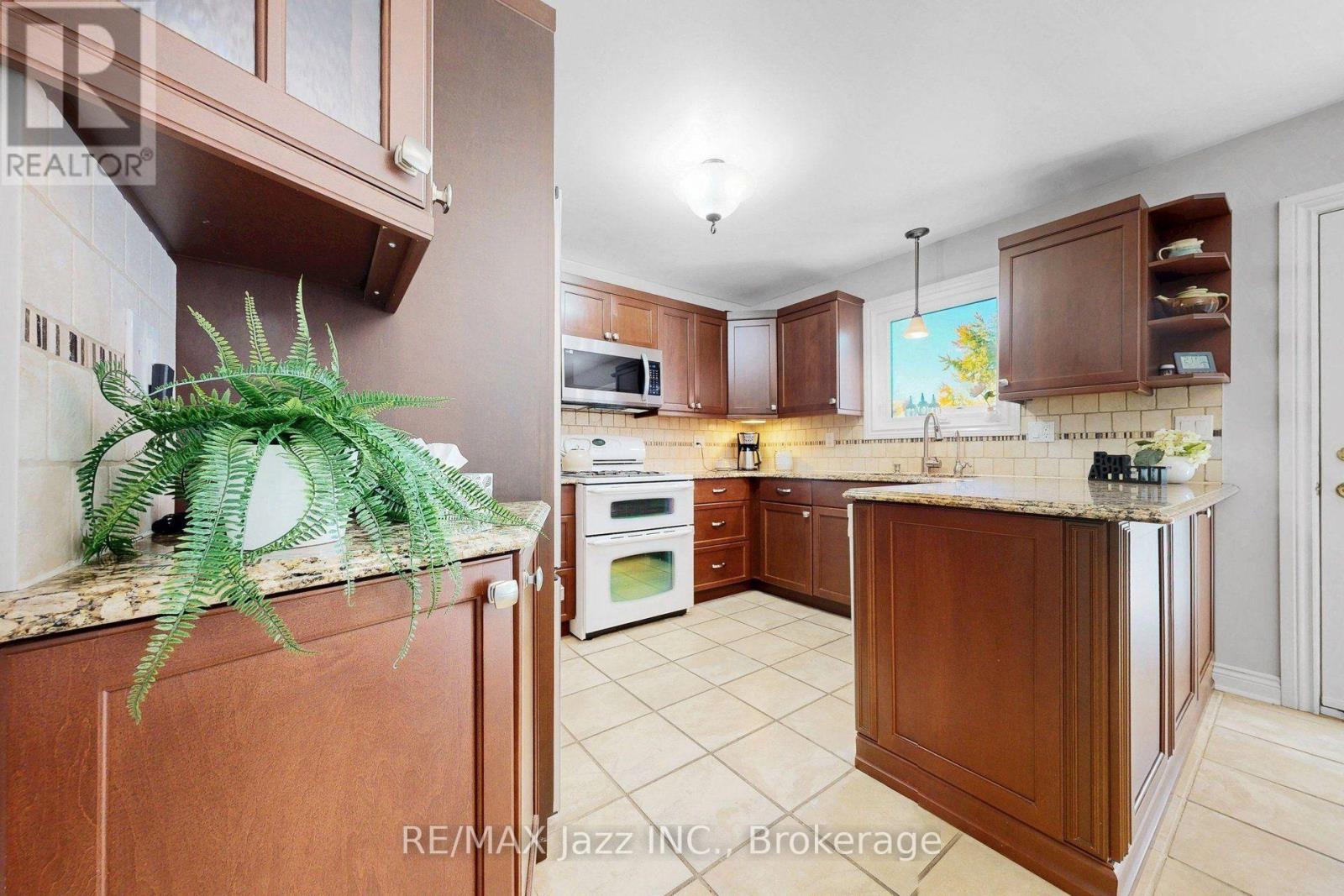 10 Trinity Crescent Property Photo 13