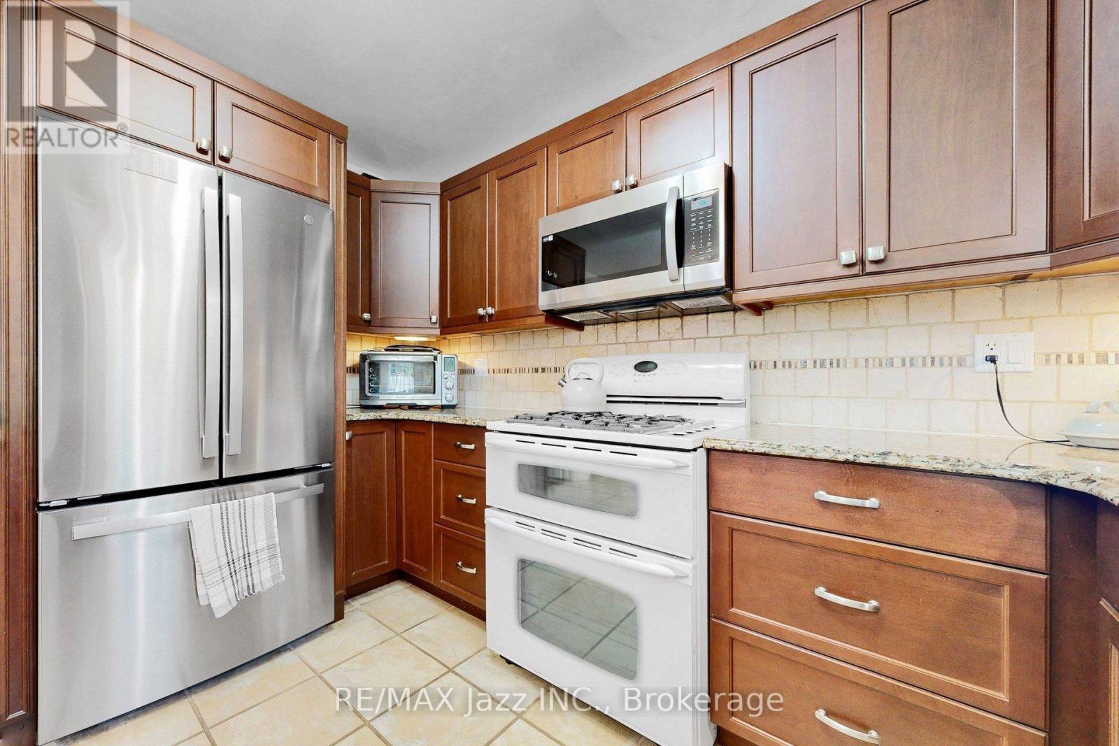 10 Trinity Crescent Property Photo 16