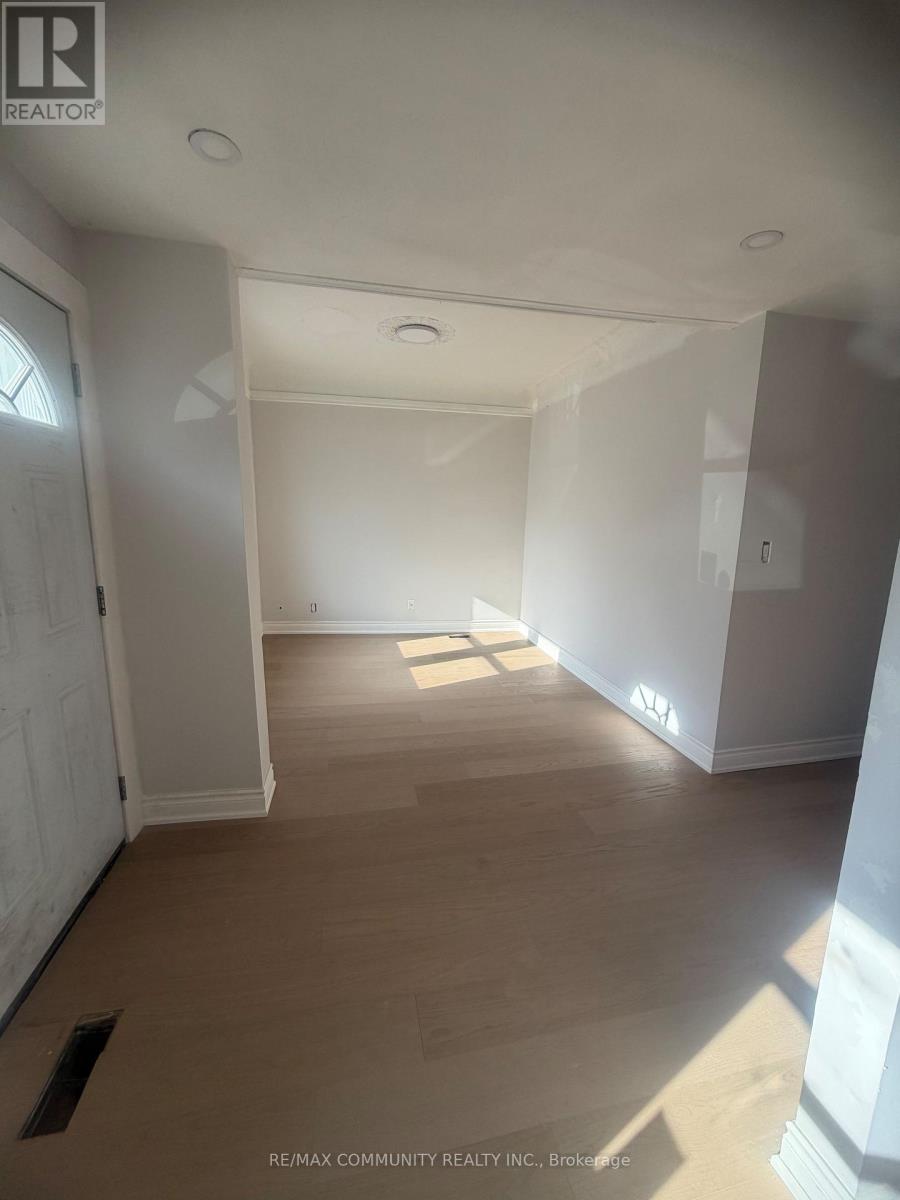 70 Colborne Street W Property Photo 3