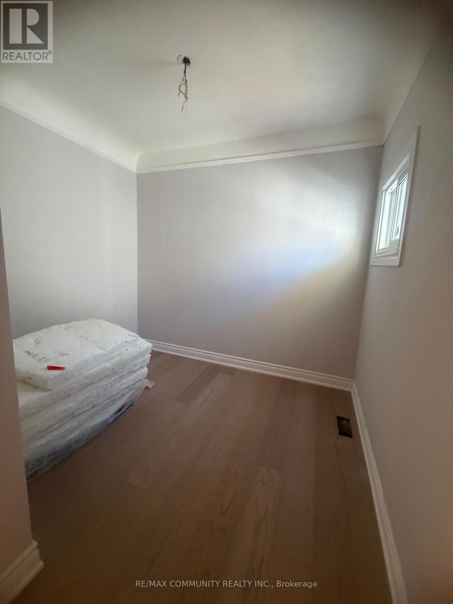 70 Colborne Street W Property Photo 8