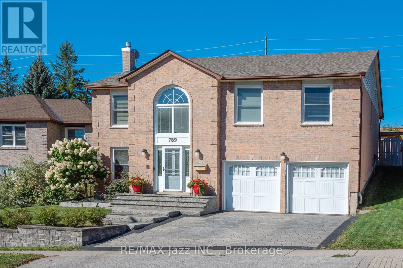 789 Lochness Crescent Property Photo 1