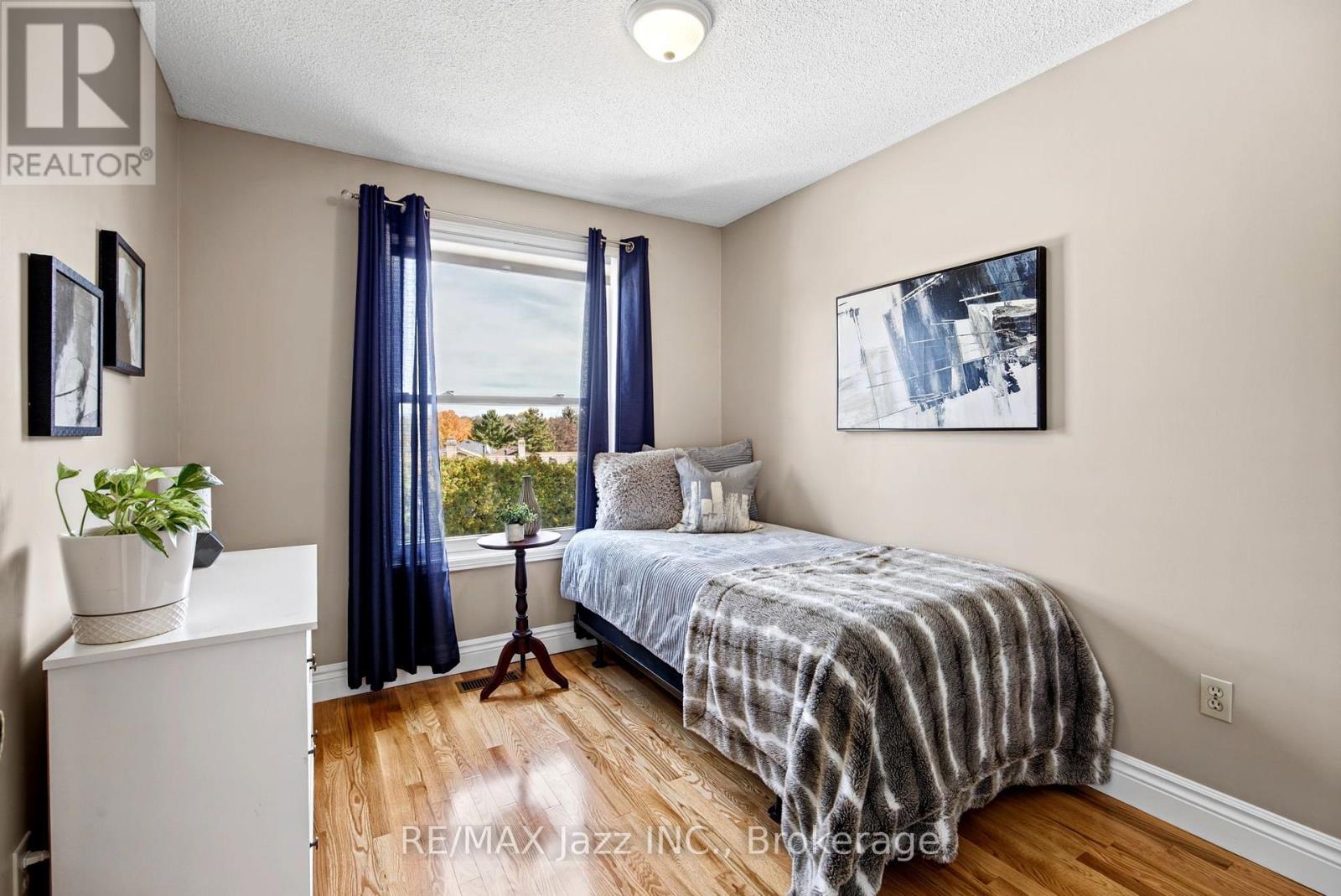 789 Lochness Crescent Property Photo 28