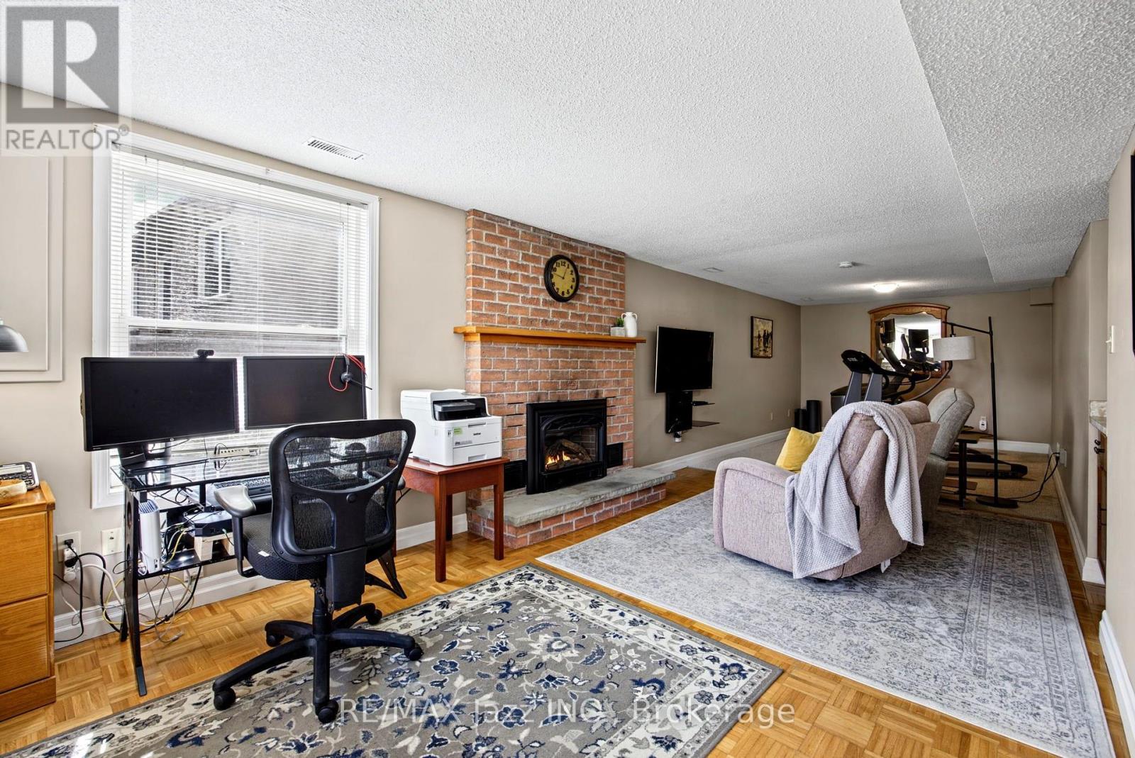 789 Lochness Crescent Property Photo 33