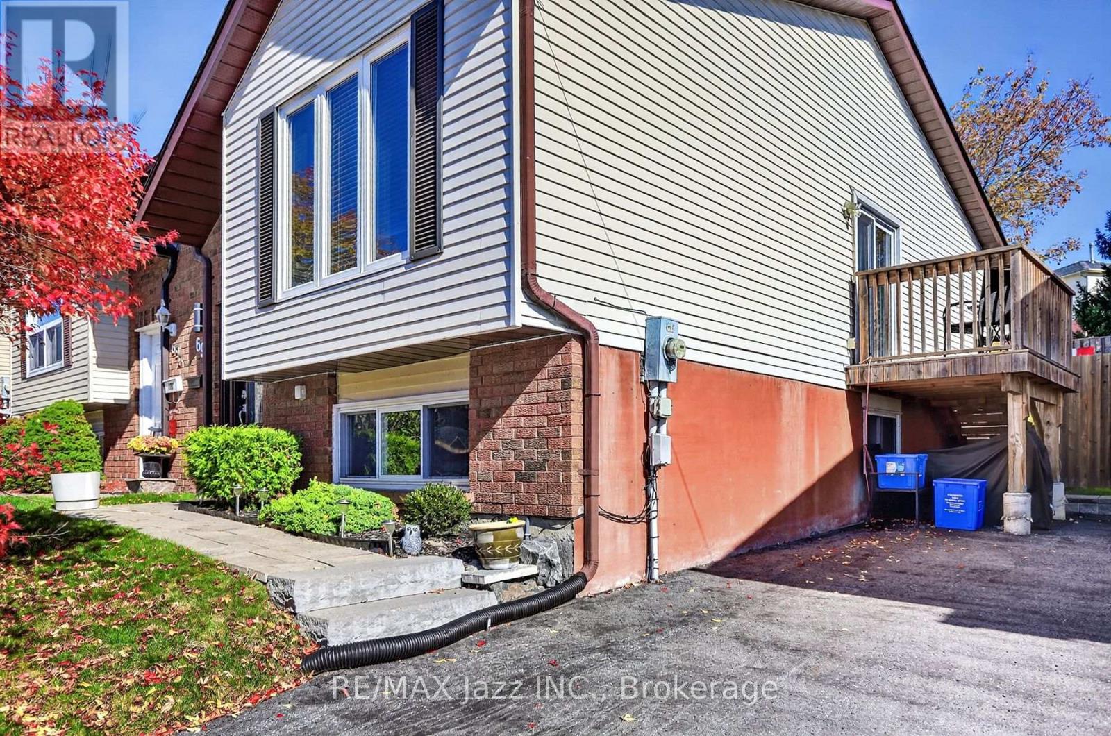 691 Attersley Drive Property Photo 2