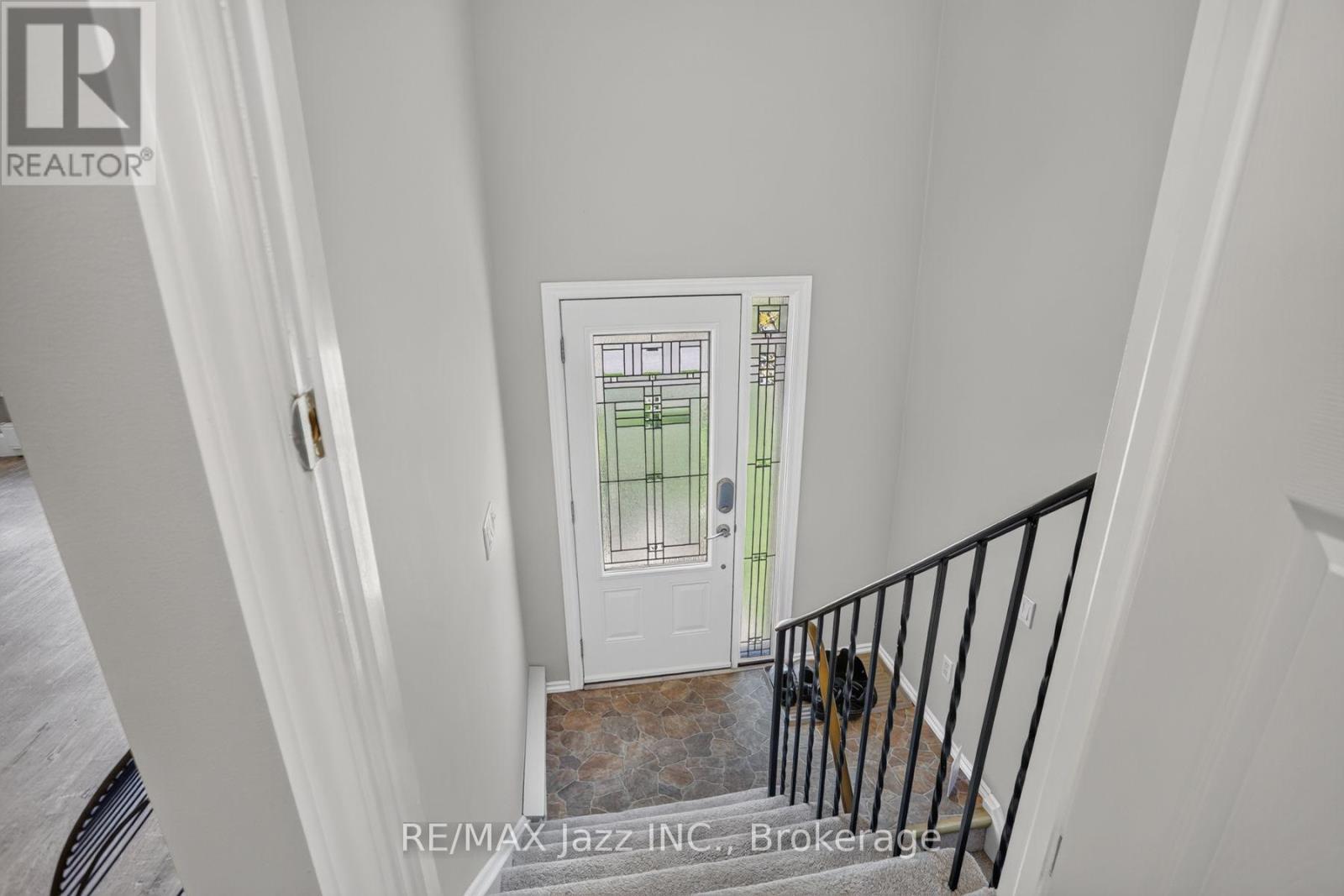 691 Attersley Drive Property Photo 3