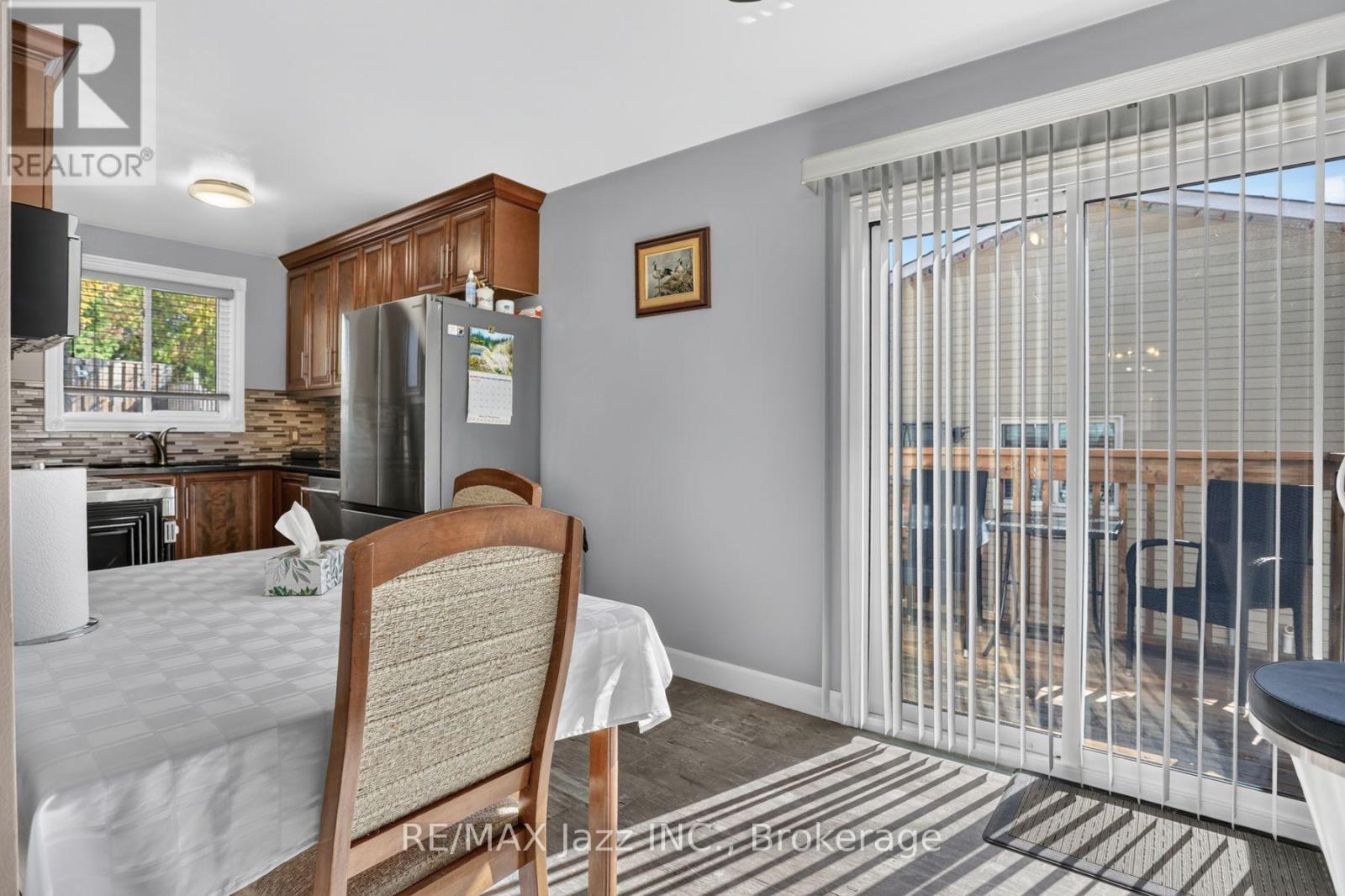691 Attersley Drive Property Photo 8