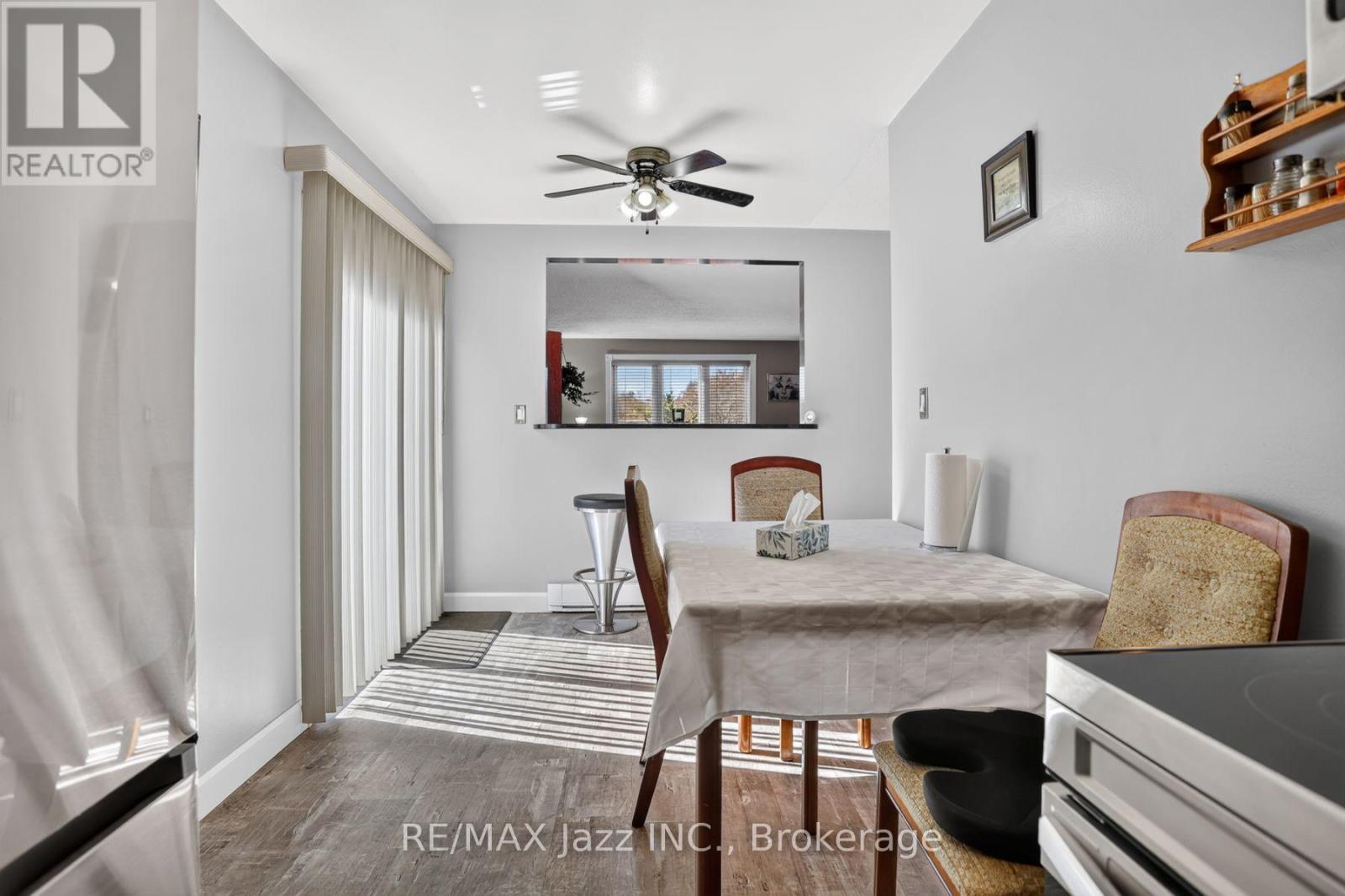 691 Attersley Drive Property Photo 12