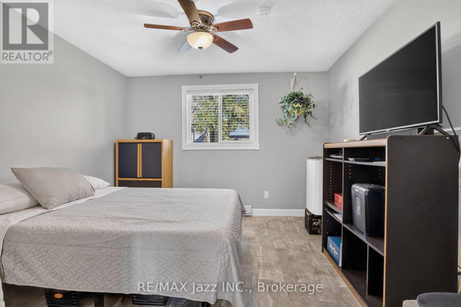 691 Attersley Drive Property Photo 14