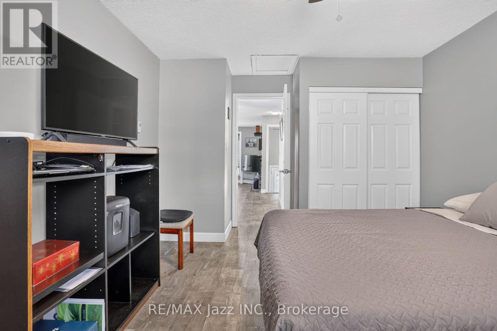 691 Attersley Drive Property Photo 15