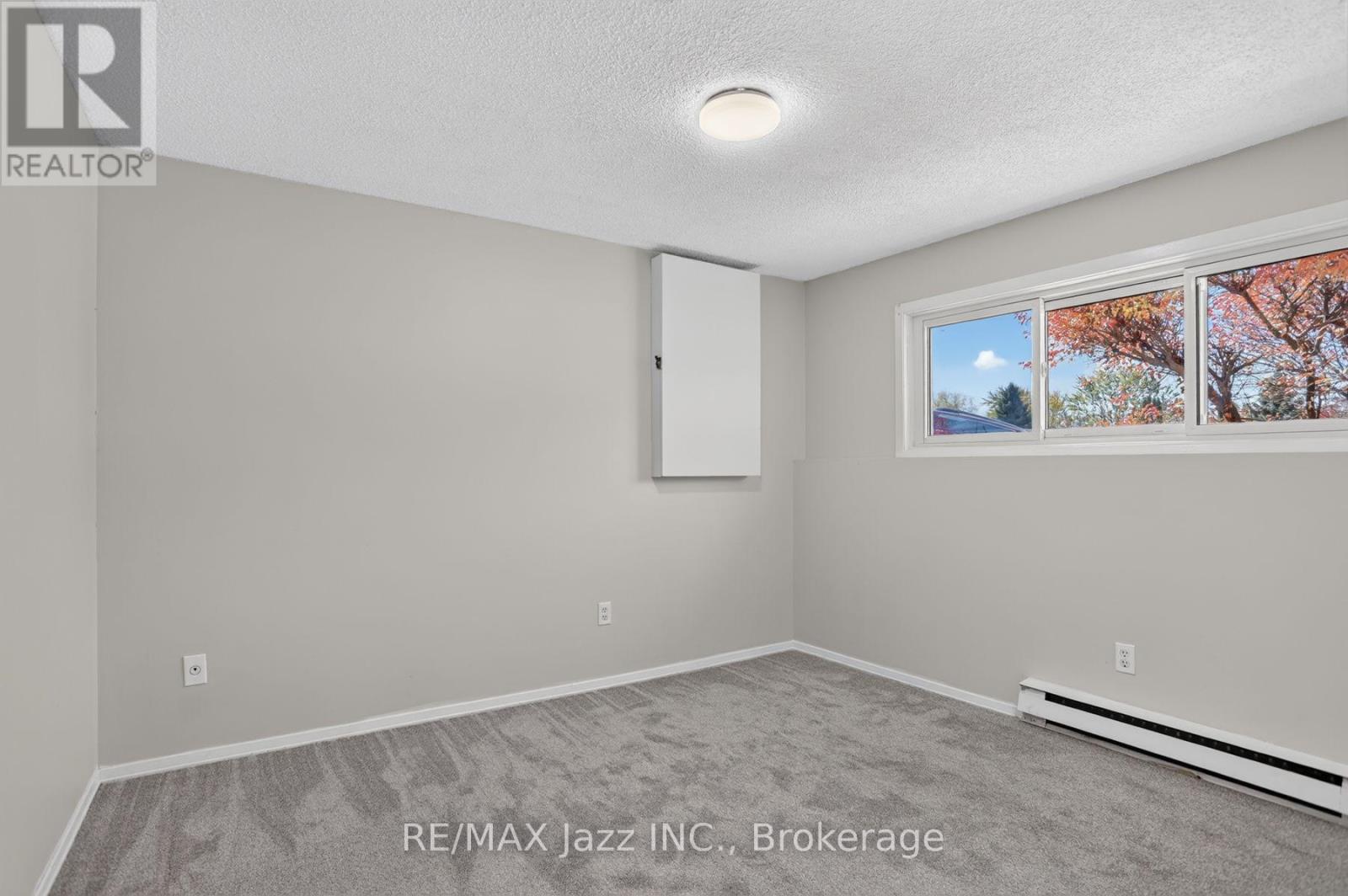 691 Attersley Drive Property Photo 18