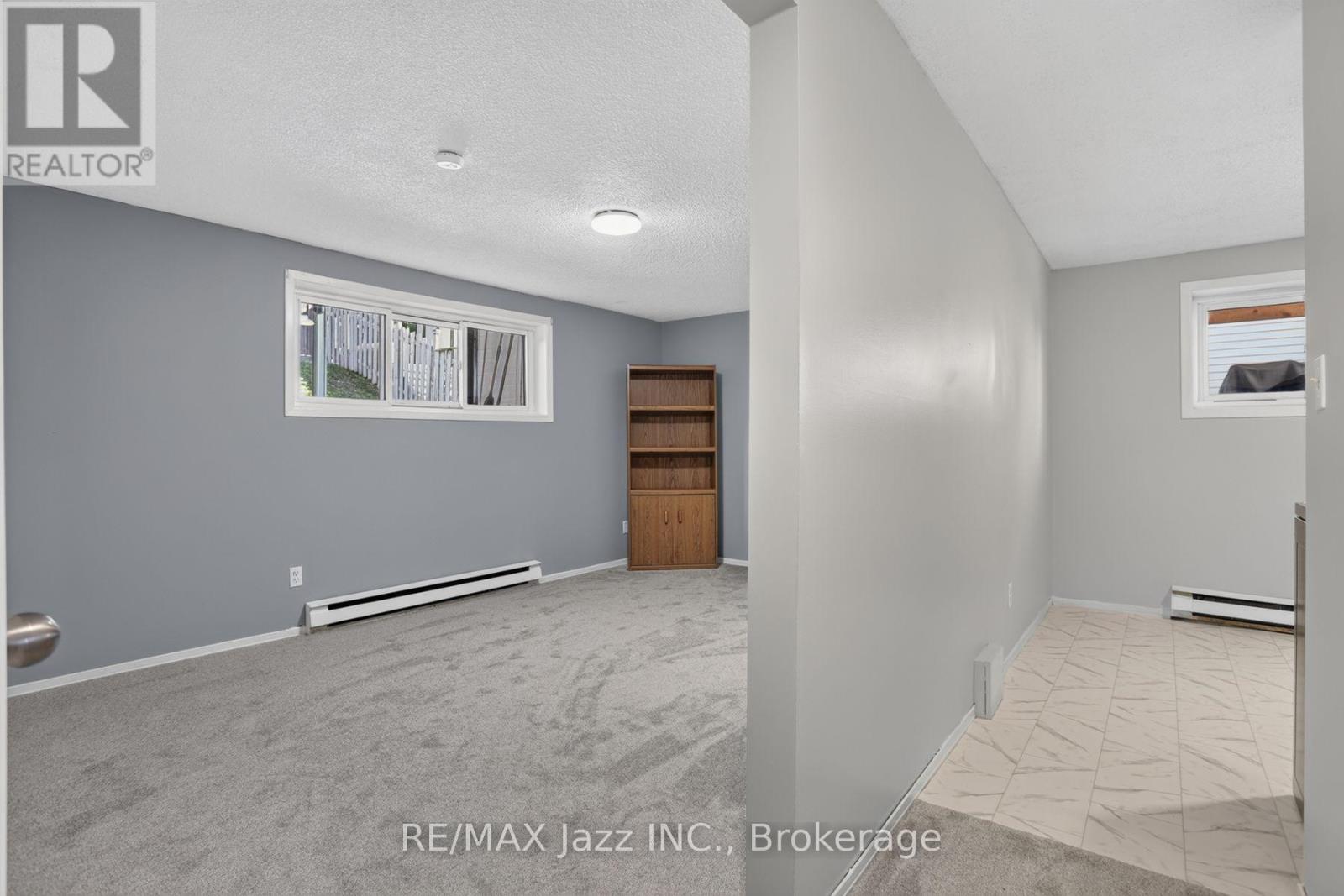691 Attersley Drive Property Photo 20