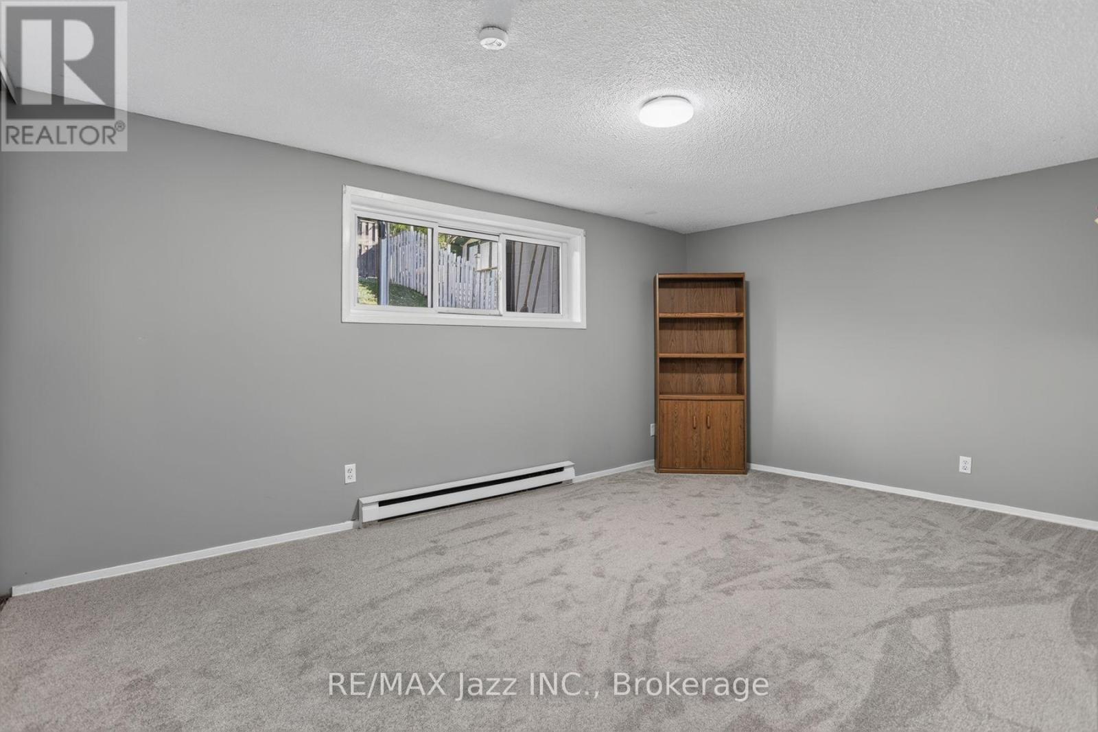 691 Attersley Drive Property Photo 23