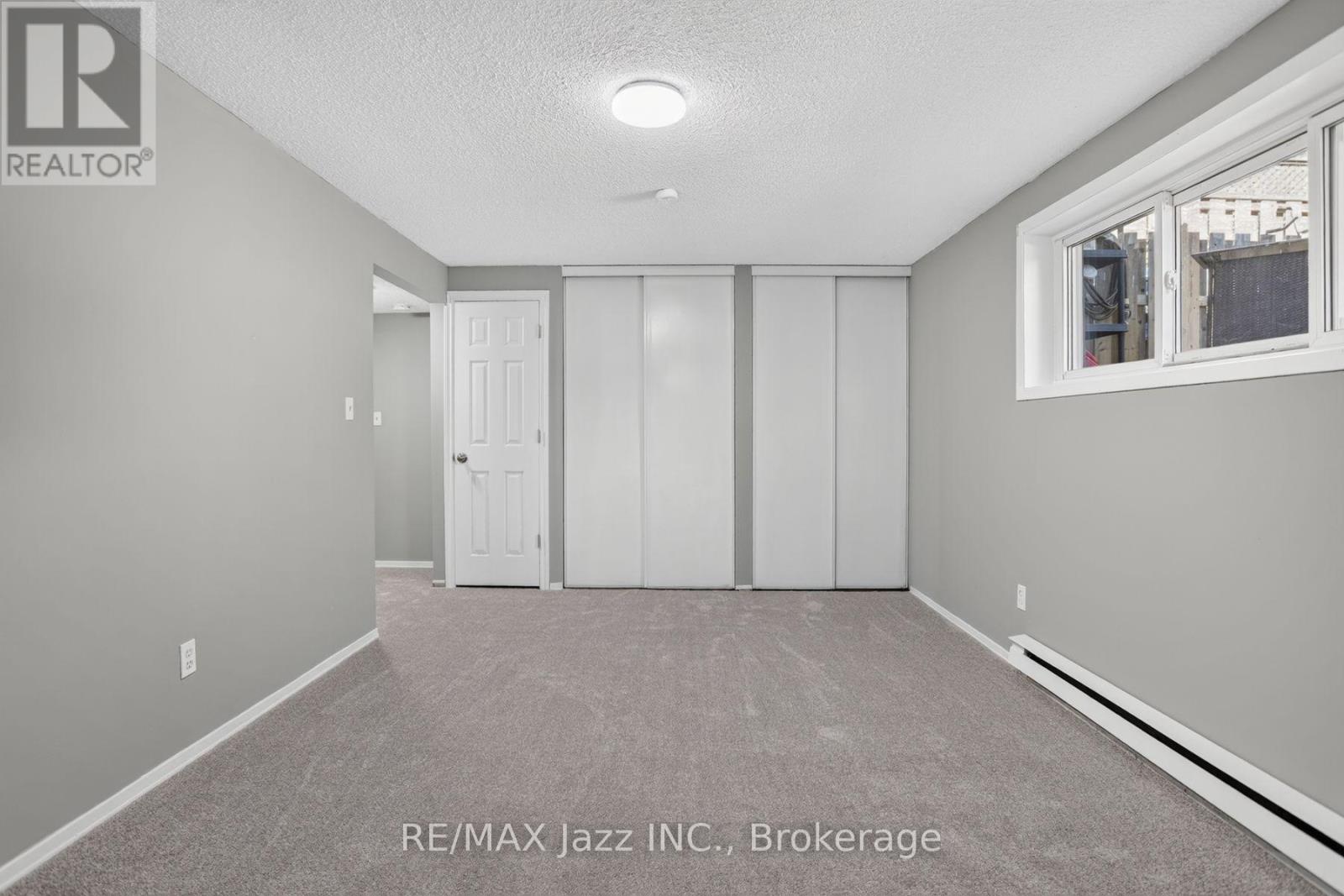 691 Attersley Drive Property Photo 25