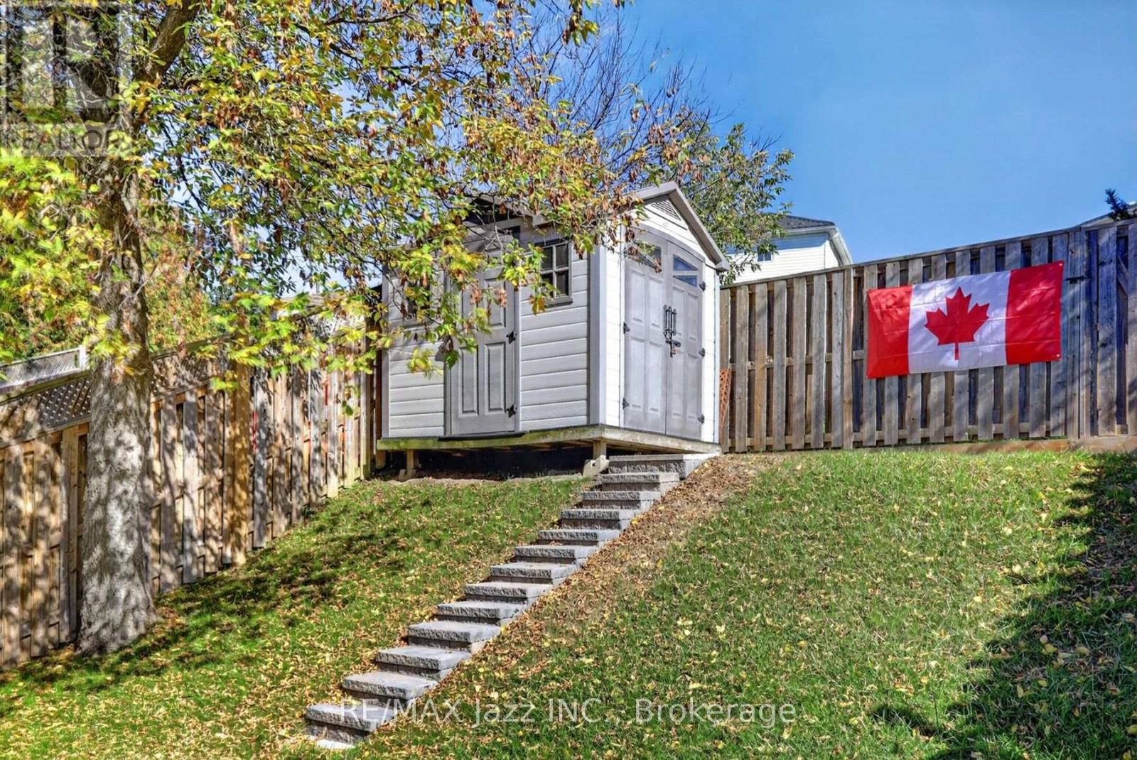 691 Attersley Drive Property Photo 28