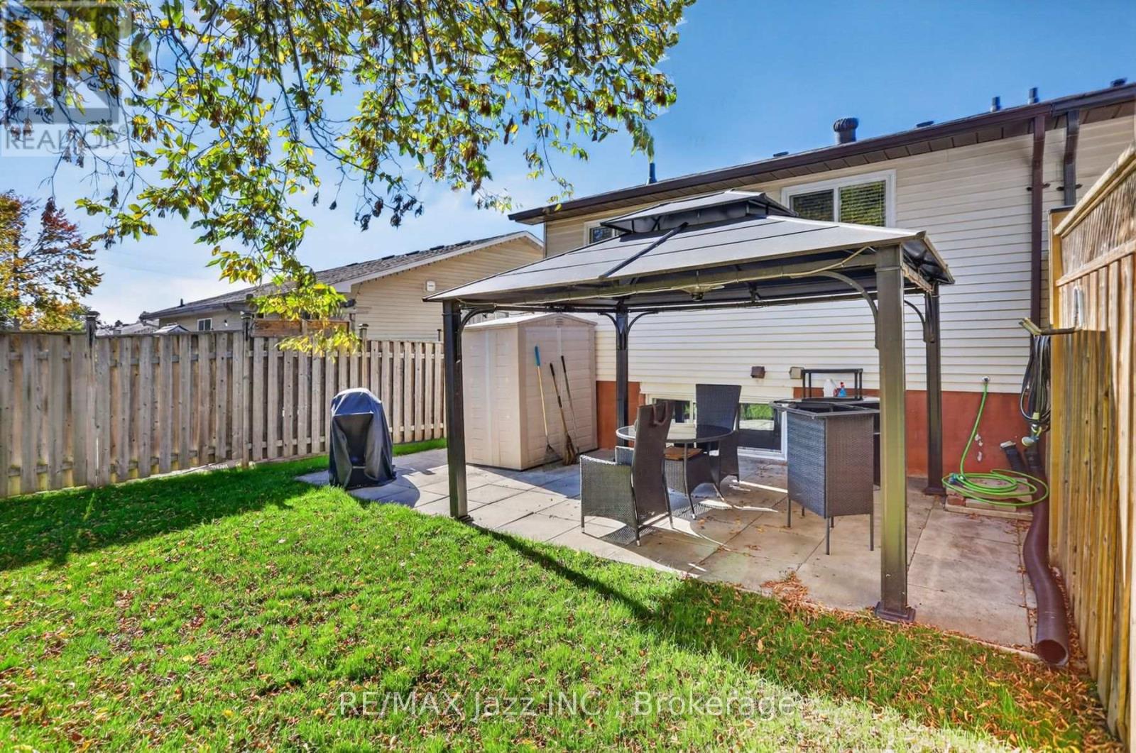 691 Attersley Drive Property Photo 29