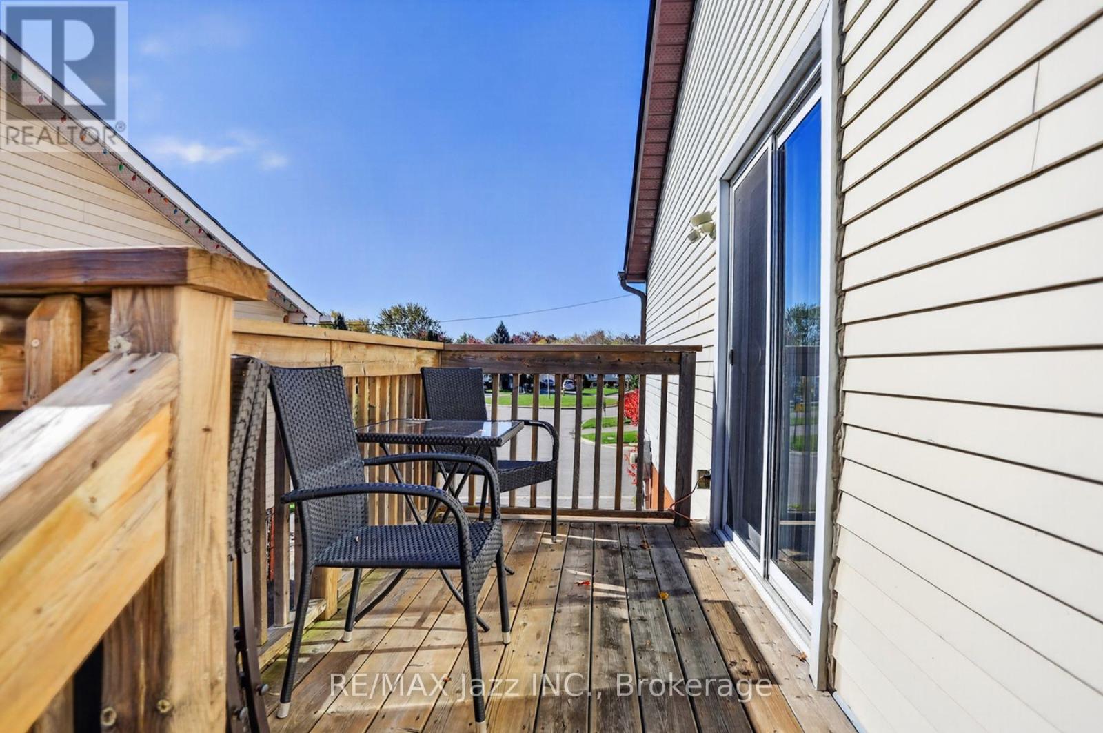 691 Attersley Drive Property Photo 30