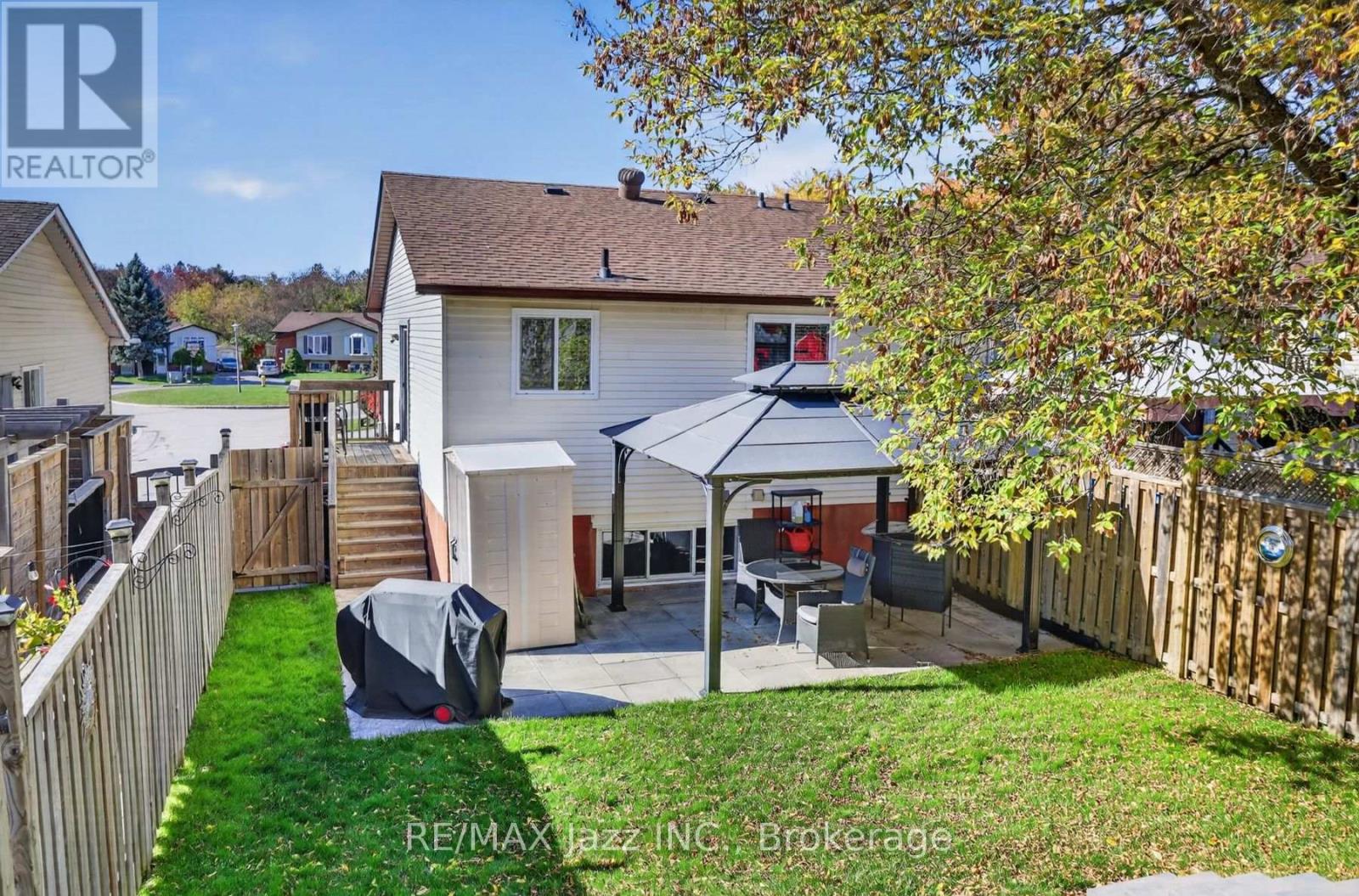 691 Attersley Drive Property Photo 31