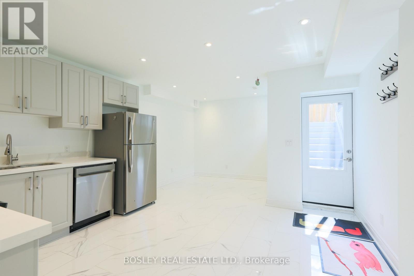 Lower - 9 Queen Victoria Street Property Photo 9