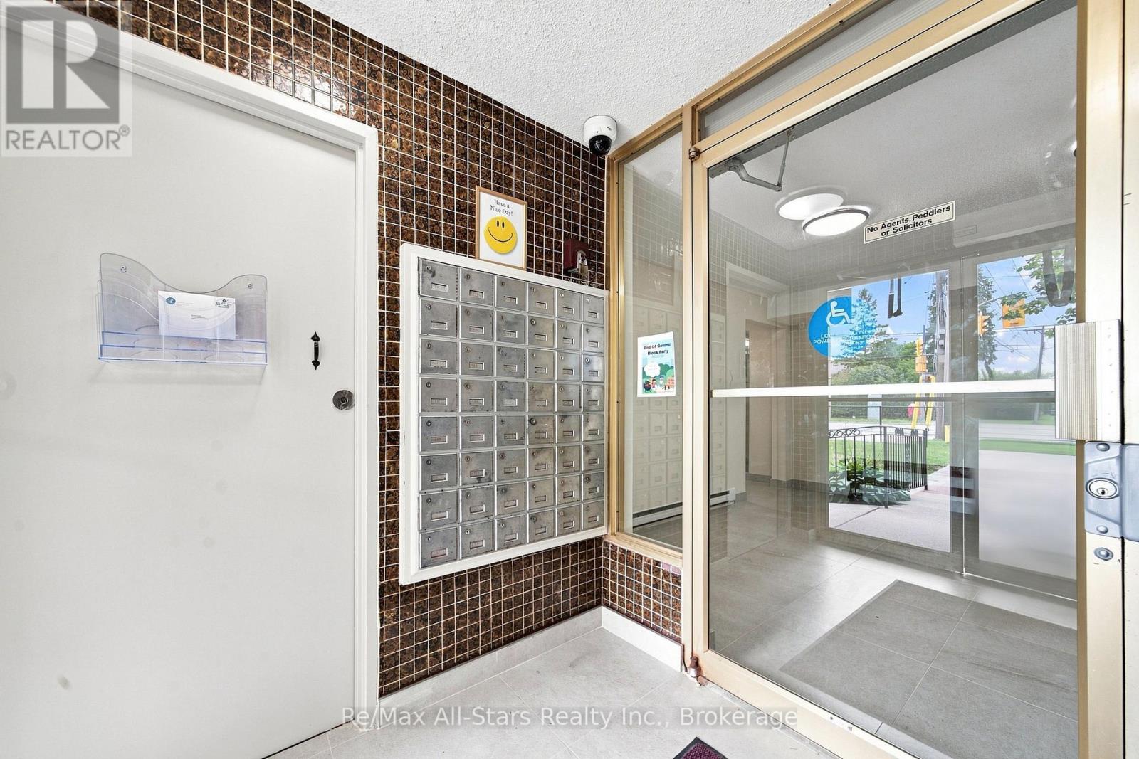 806 - 855 Kennedy Road Property Photo 7