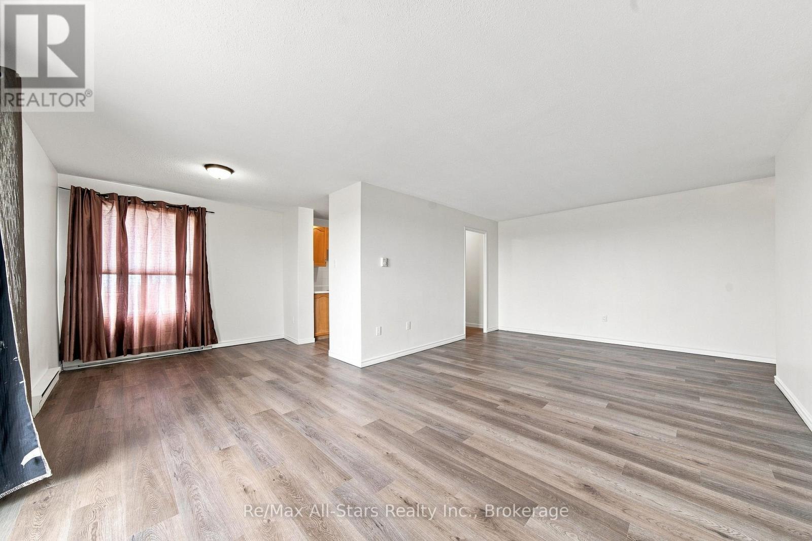 806 - 855 Kennedy Road Property Photo 16