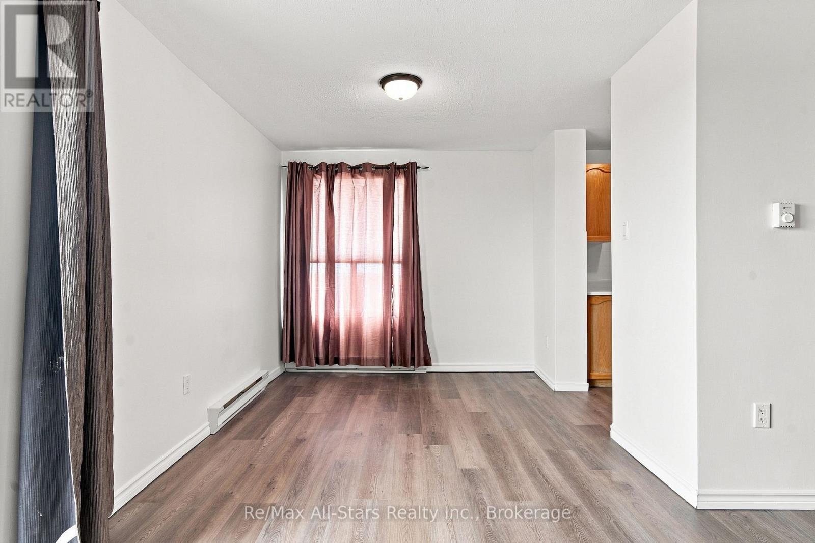 806 - 855 Kennedy Road Property Photo 17