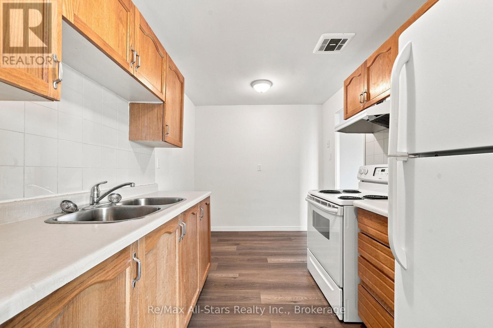 806 - 855 Kennedy Road Property Photo 19