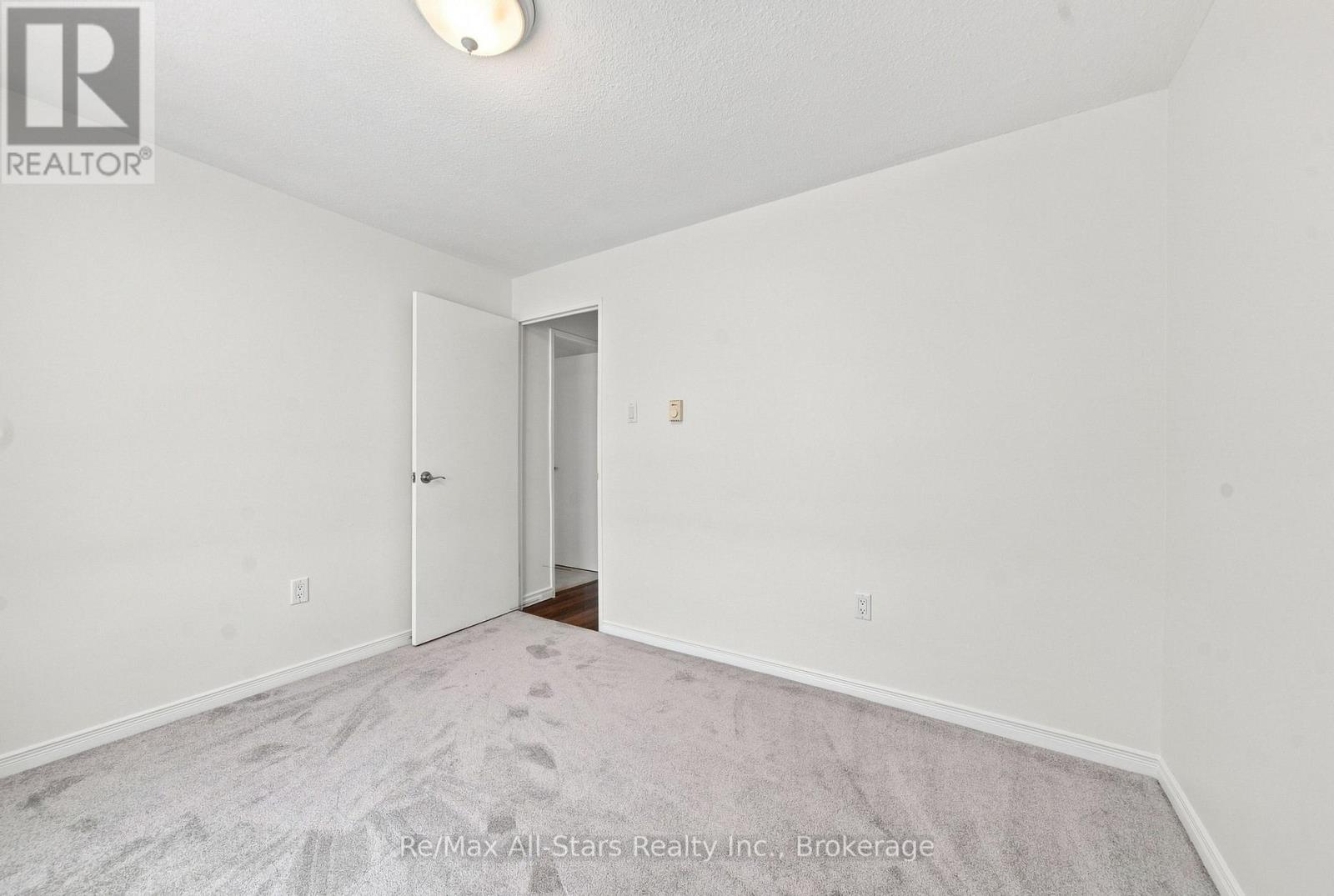 806 - 855 Kennedy Road Property Photo 32