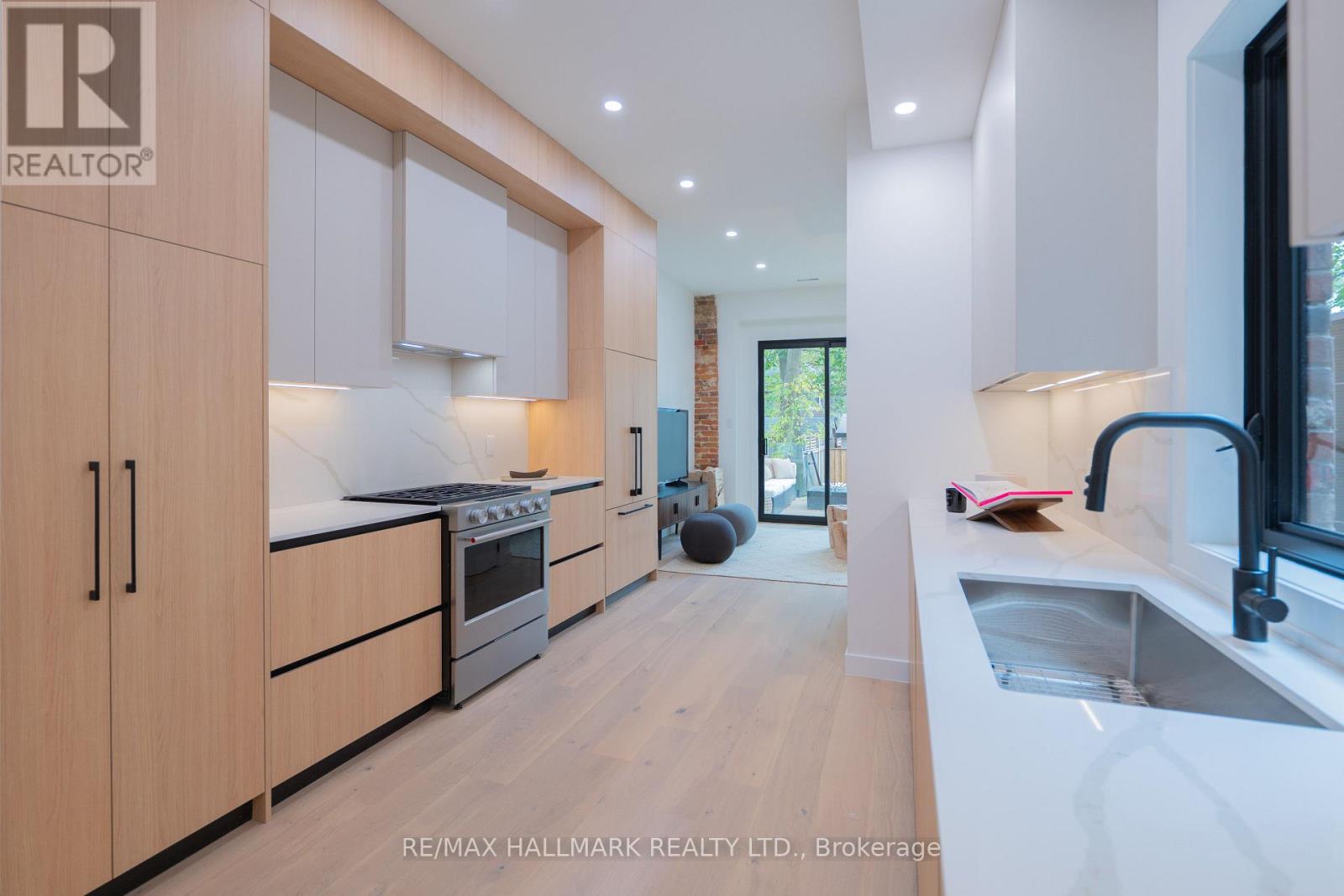 71 Langley Avenue Property Photo 10