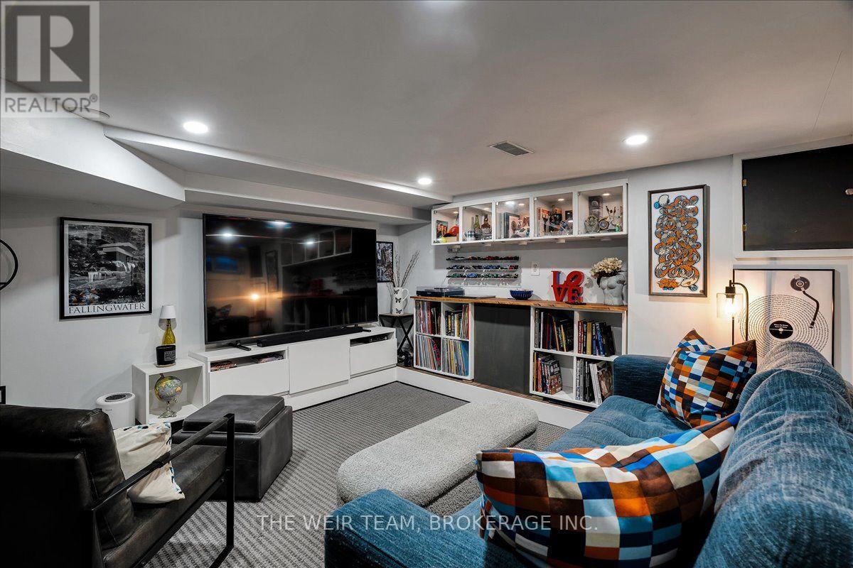 13 Amroth Avenue Property Photo 18