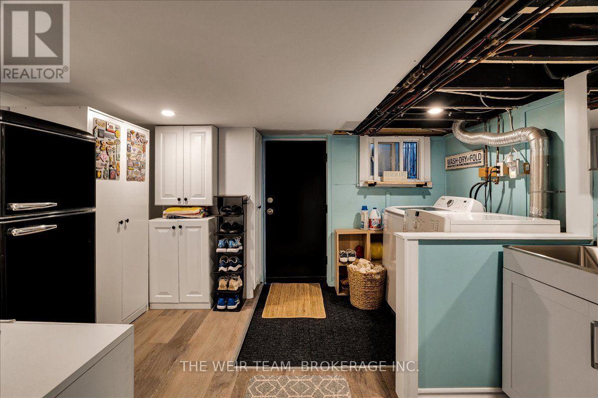 13 Amroth Avenue Property Photo 20